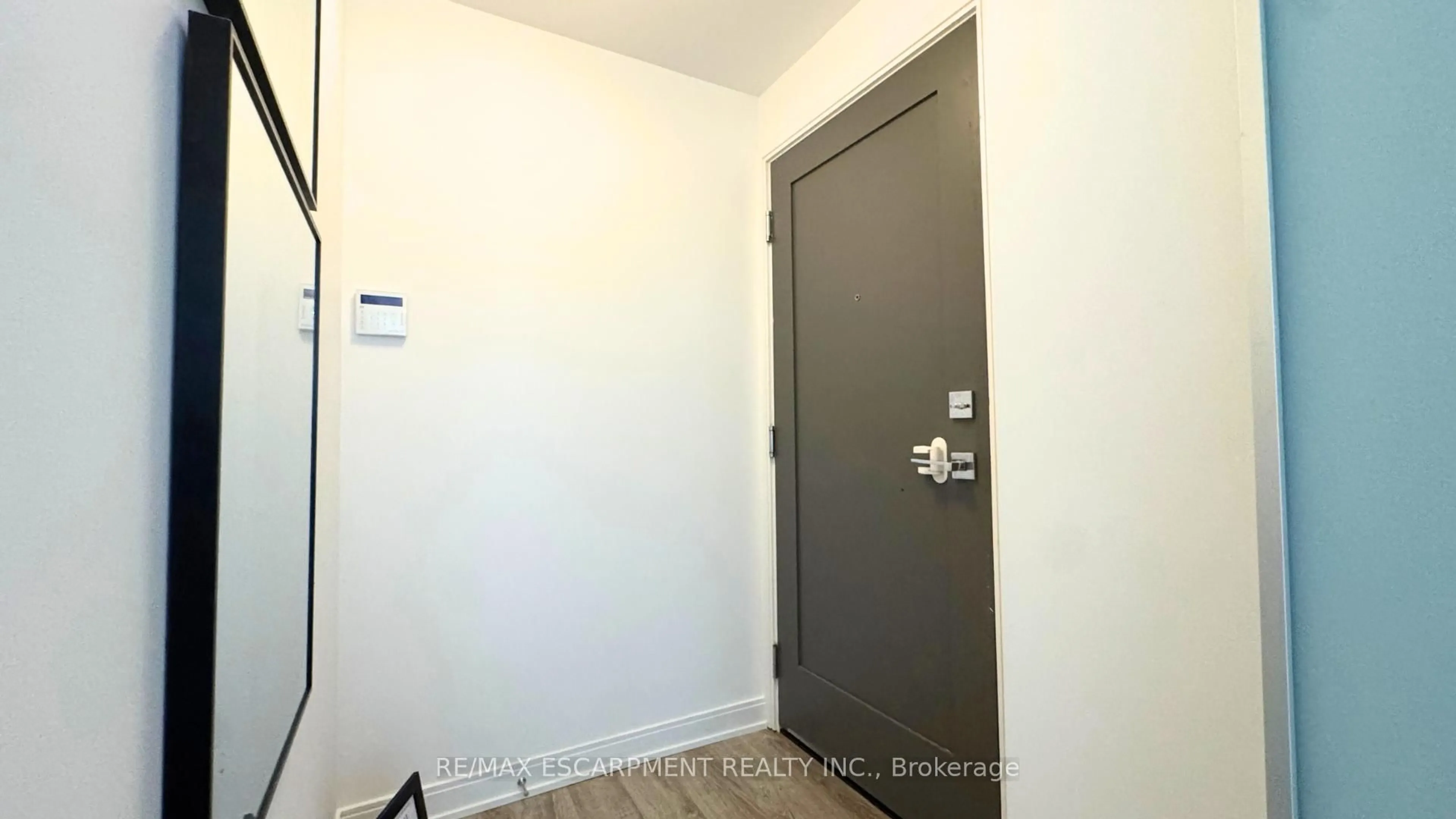 Indoor entryway for 42 Charles St #2409, Toronto Ontario M4Y 1T4
