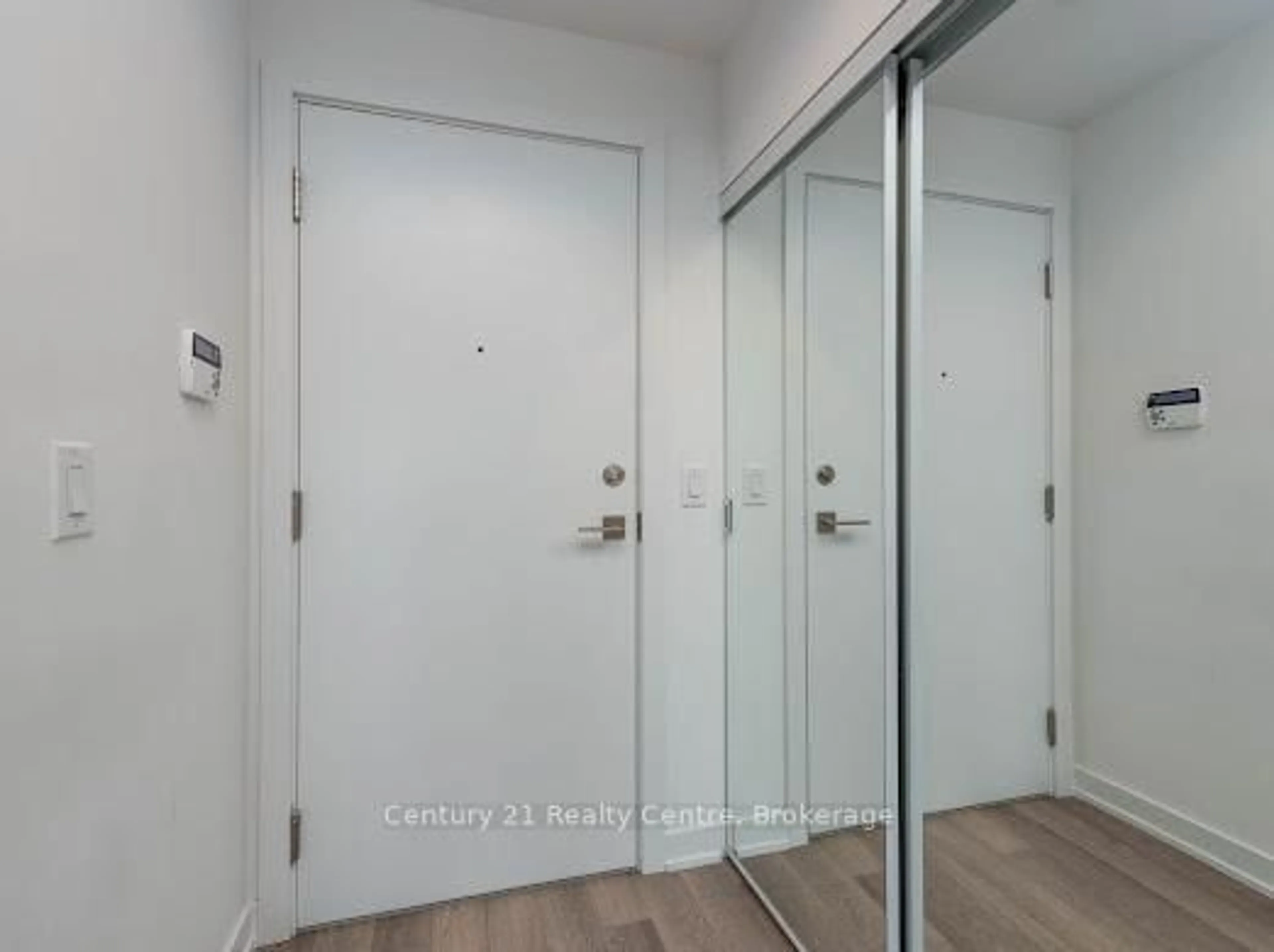 Indoor entryway for 1603 Eglinton Ave #1402, Toronto Ontario M6E 0A1