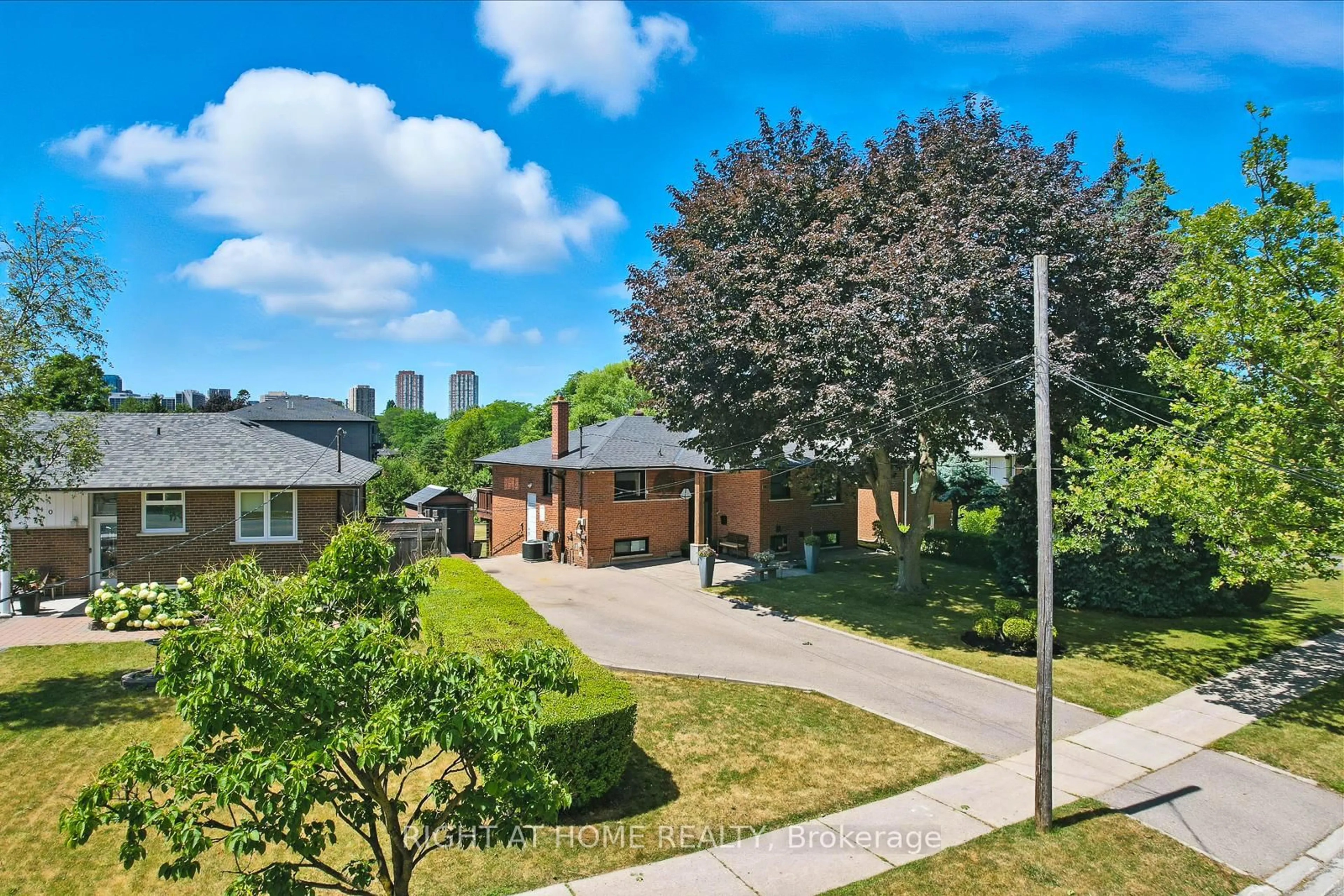 A pic from outside/outdoor area/front of a property/back of a property/a pic from drone, street for 142 Sloane Ave, Toronto Ontario M4A 2B7