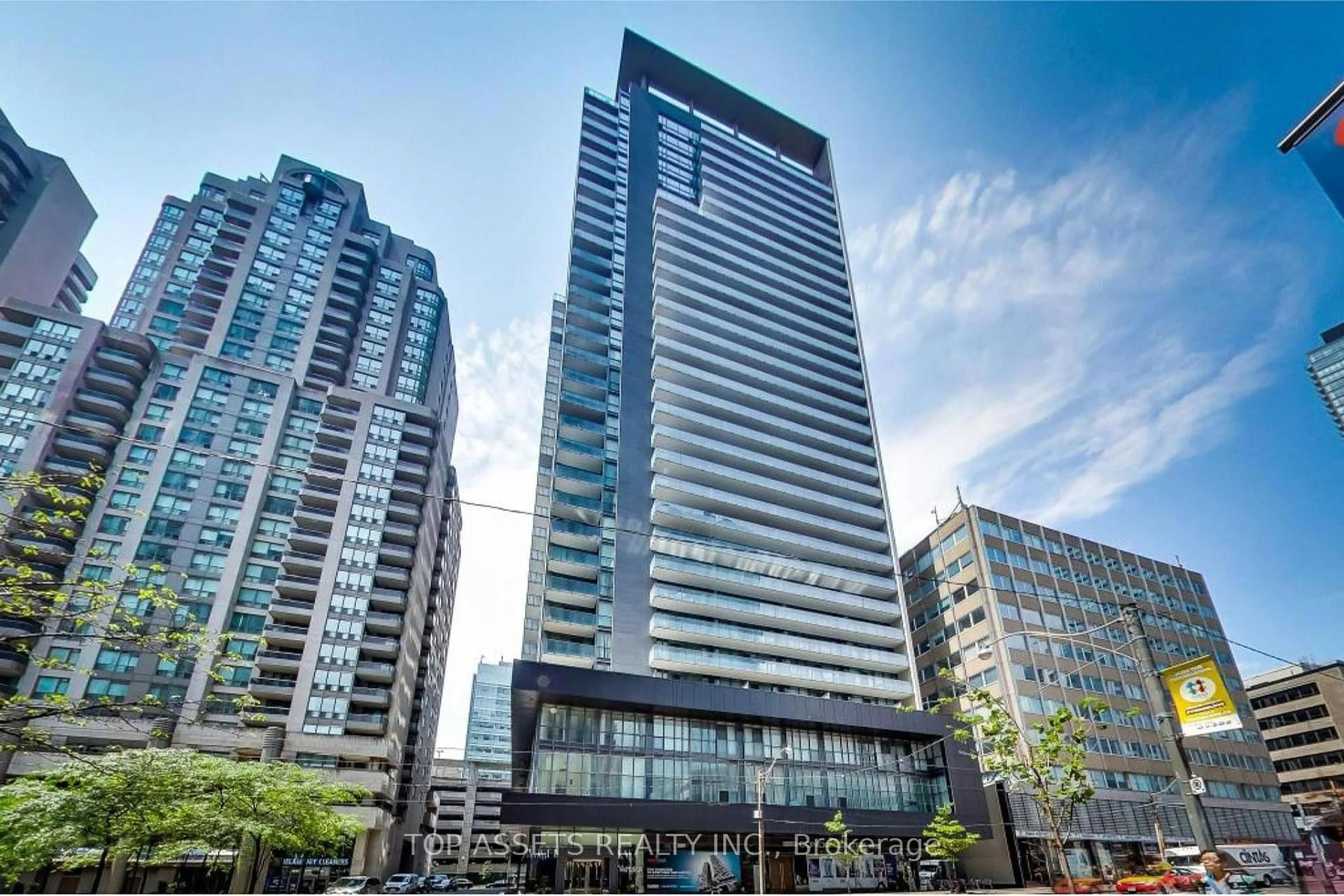 Indoor foyer for 770 Bay St #1613, Toronto Ontario M5G 0A6