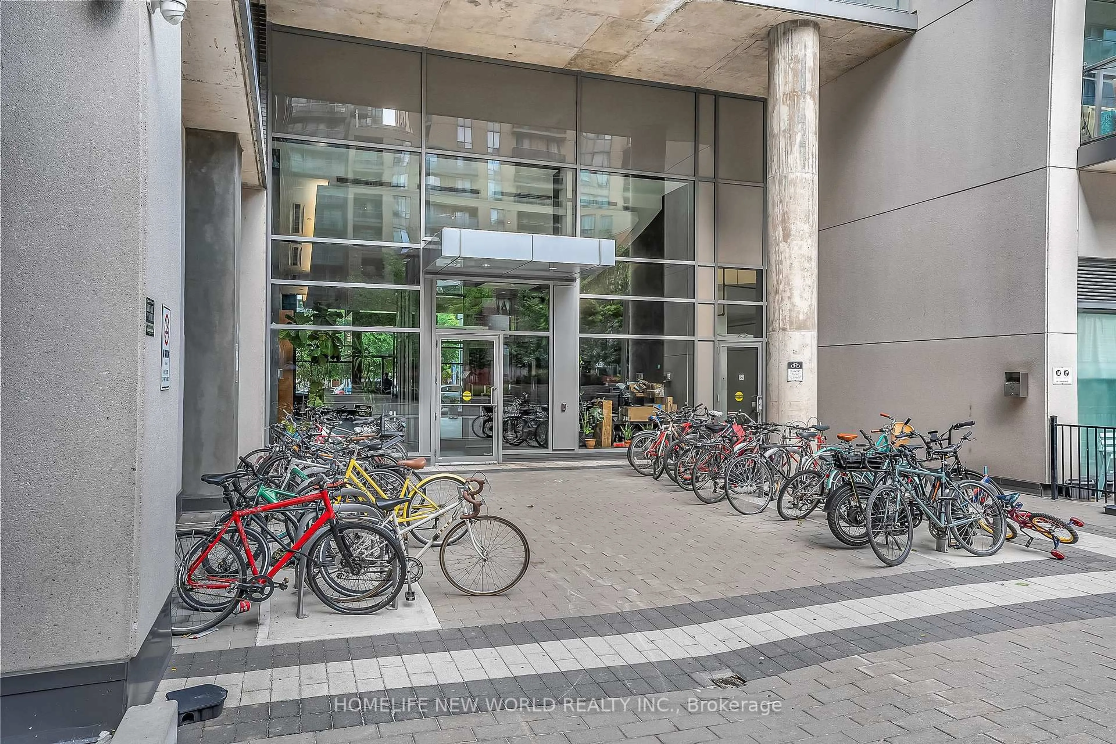 Indoor foyer for 68 Abell St #505, Toronto Ontario M6J 0B1