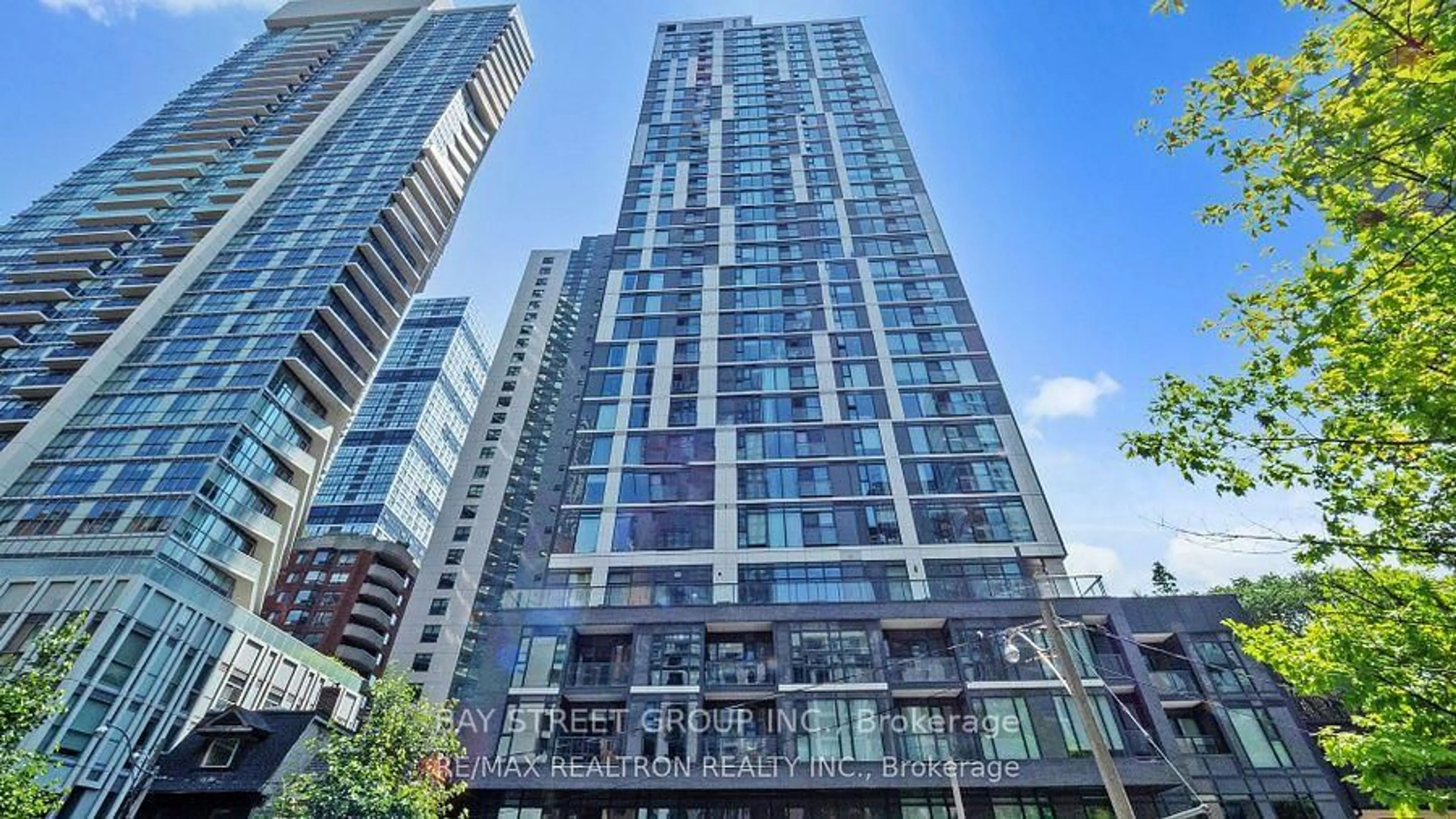 Indoor foyer for 65 Mutual St #806, Toronto Ontario M5B 2A9