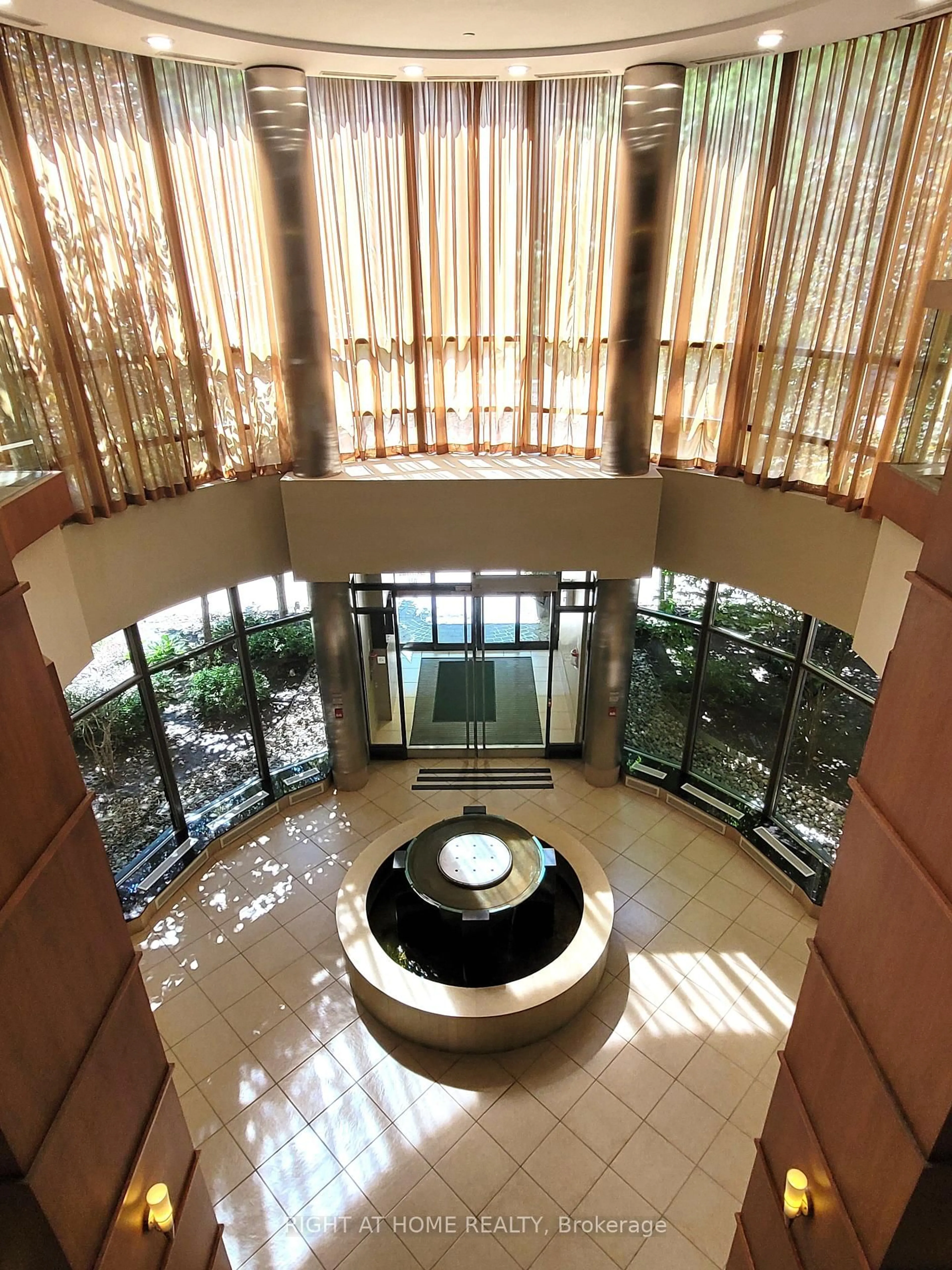 Indoor foyer for 10 NORTHTOWN Way #2112, Toronto Ontario M2N 7L4