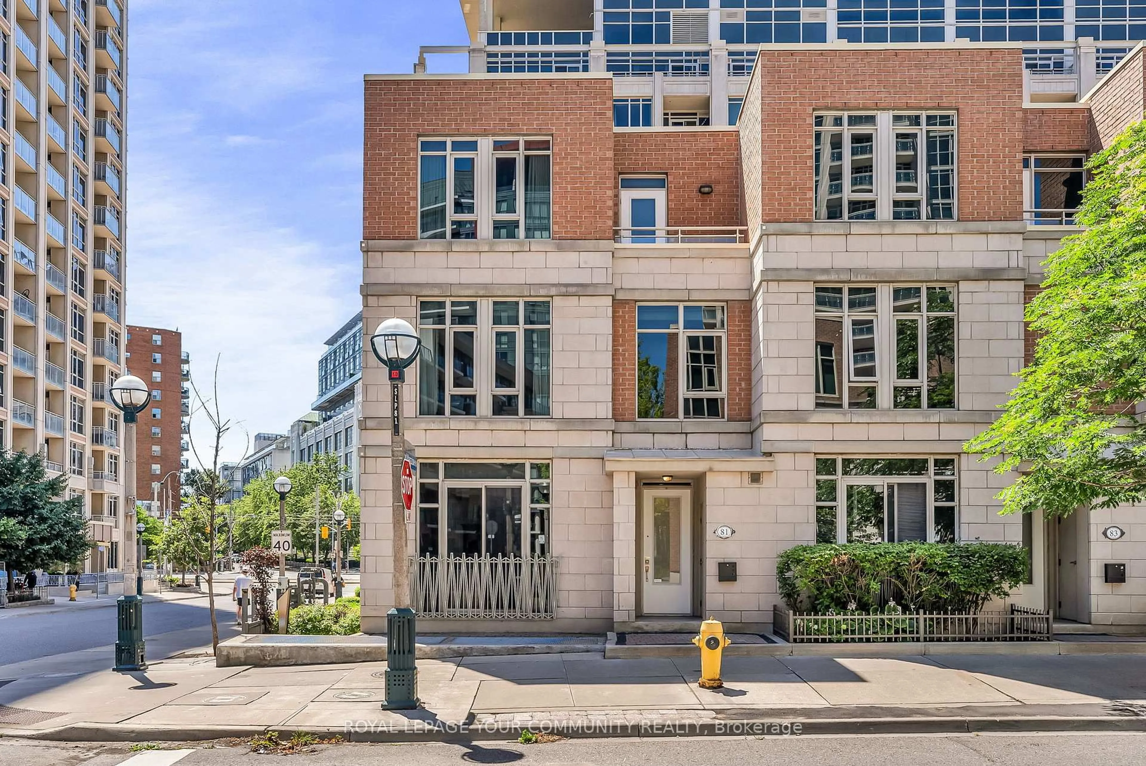 Unknown for 81 Sloping Sky Mews #Townhouse 7, Toronto Ontario M5V 1P4