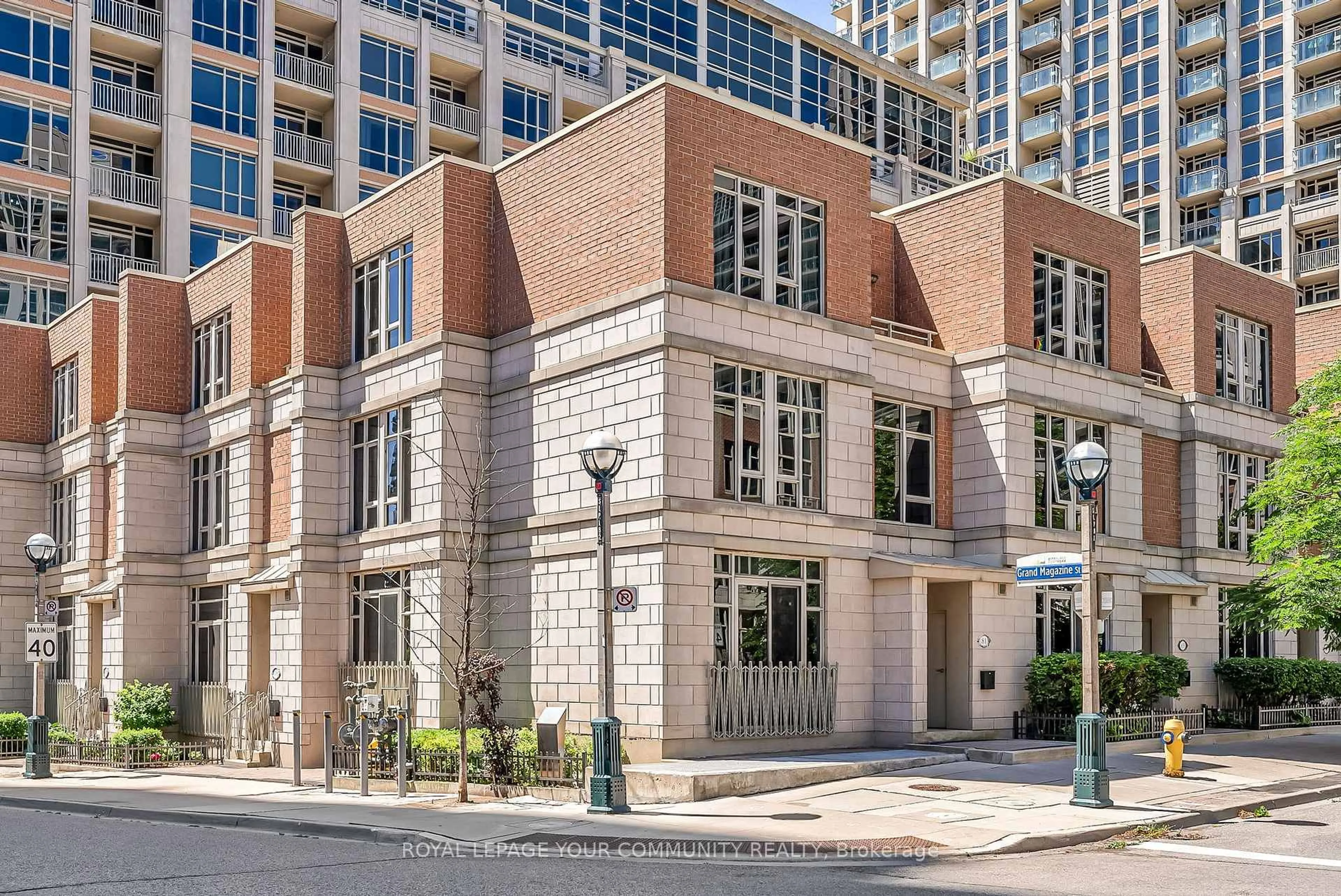 Unknown for 81 Sloping Sky Mews #Townhouse 7, Toronto Ontario M5V 1P4