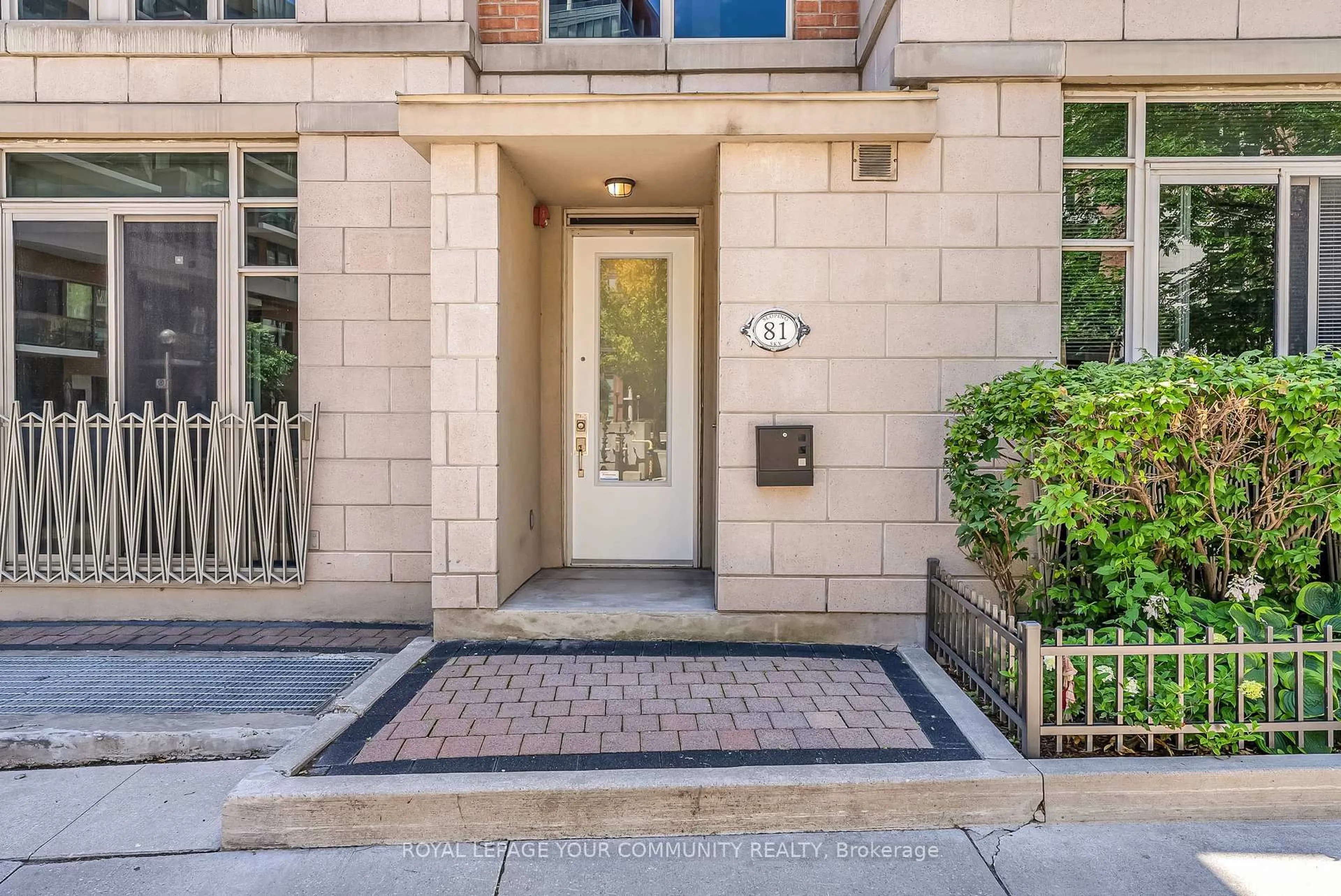 Indoor entryway for 81 Sloping Sky Mews #Townhouse 7, Toronto Ontario M5V 1P4