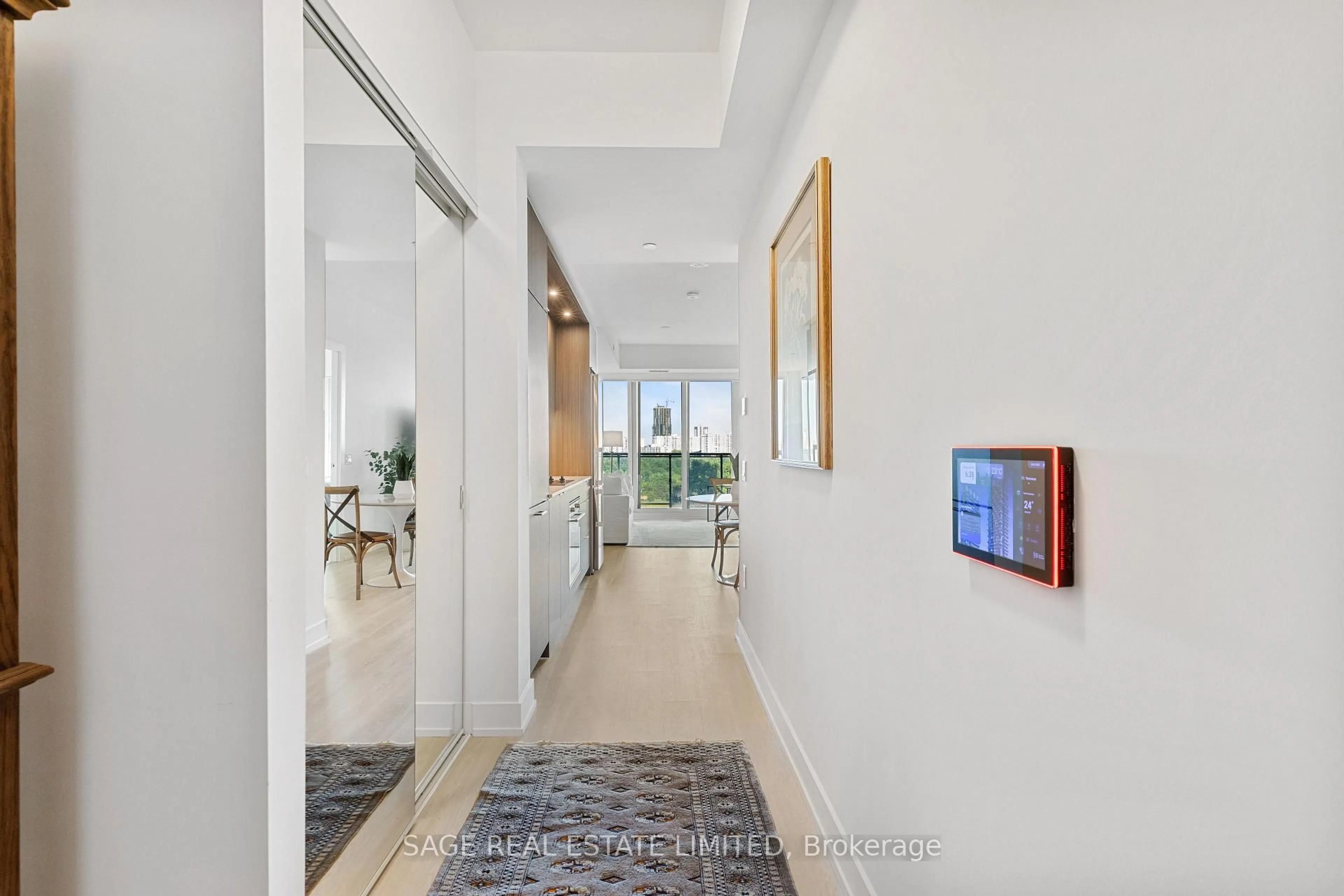 Indoor entryway for 30 Inn On The Park #808, Toronto Ontario M3C 0P7