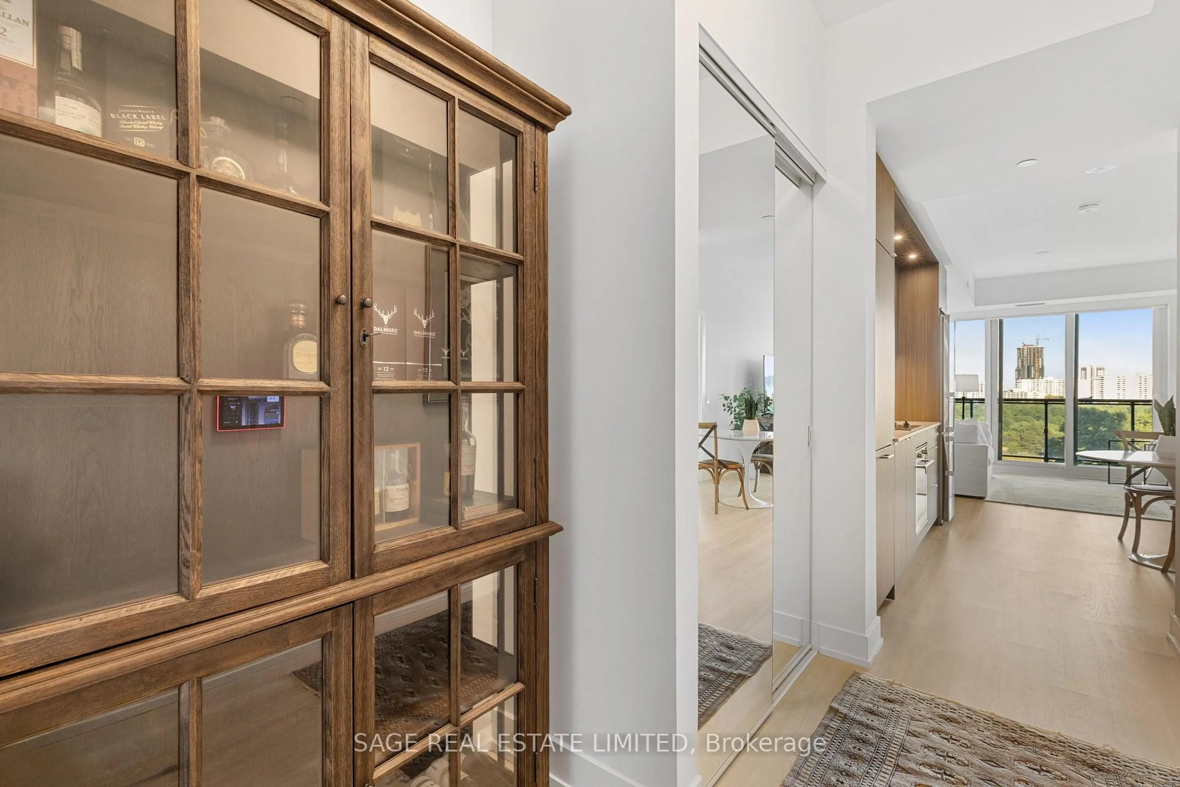 Indoor foyer for 30 Inn On The Park #808, Toronto Ontario M3C 0P7