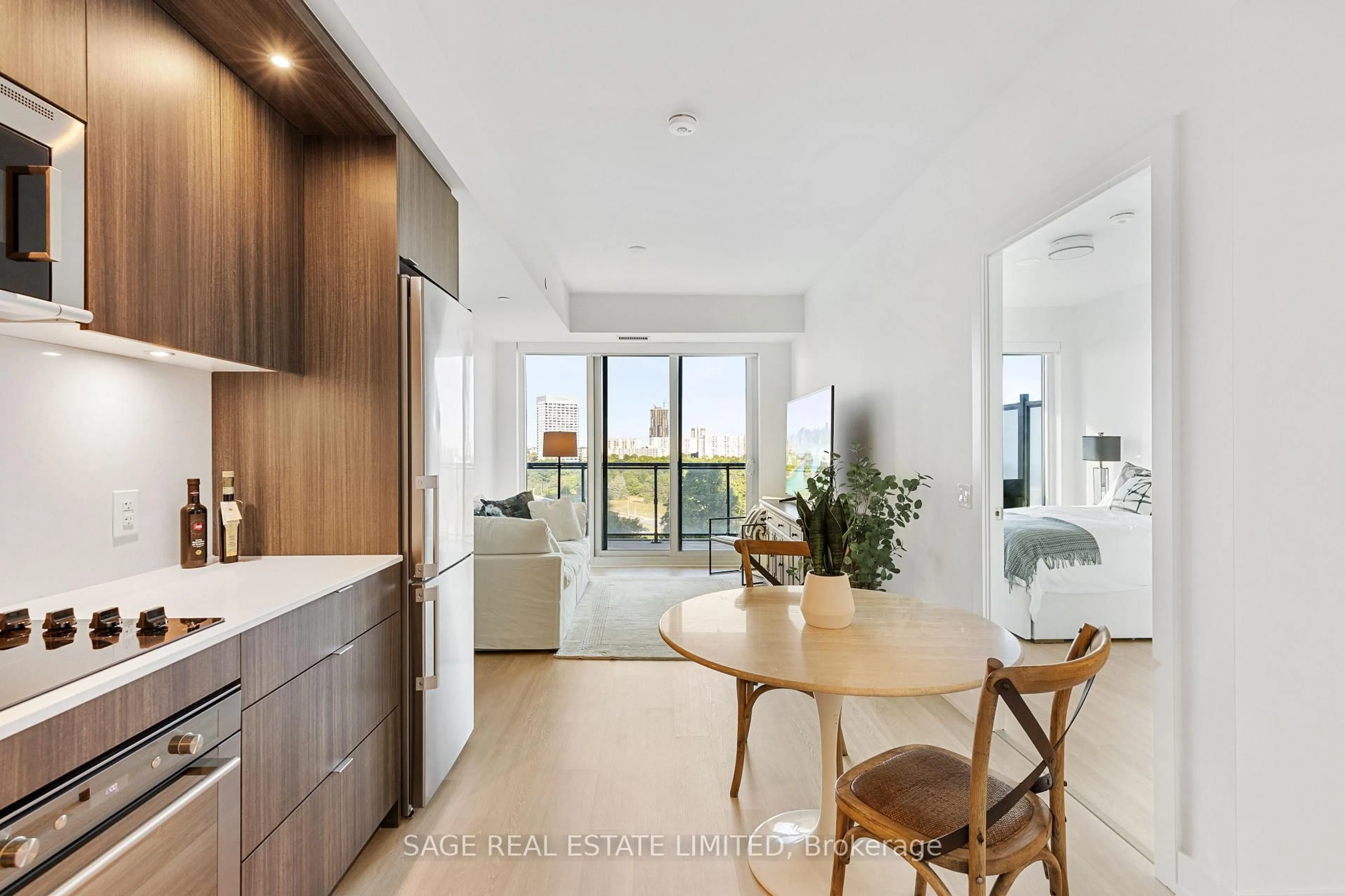 Open concept kitchen, unknown for 30 Inn On The Park #808, Toronto Ontario M3C 0P7