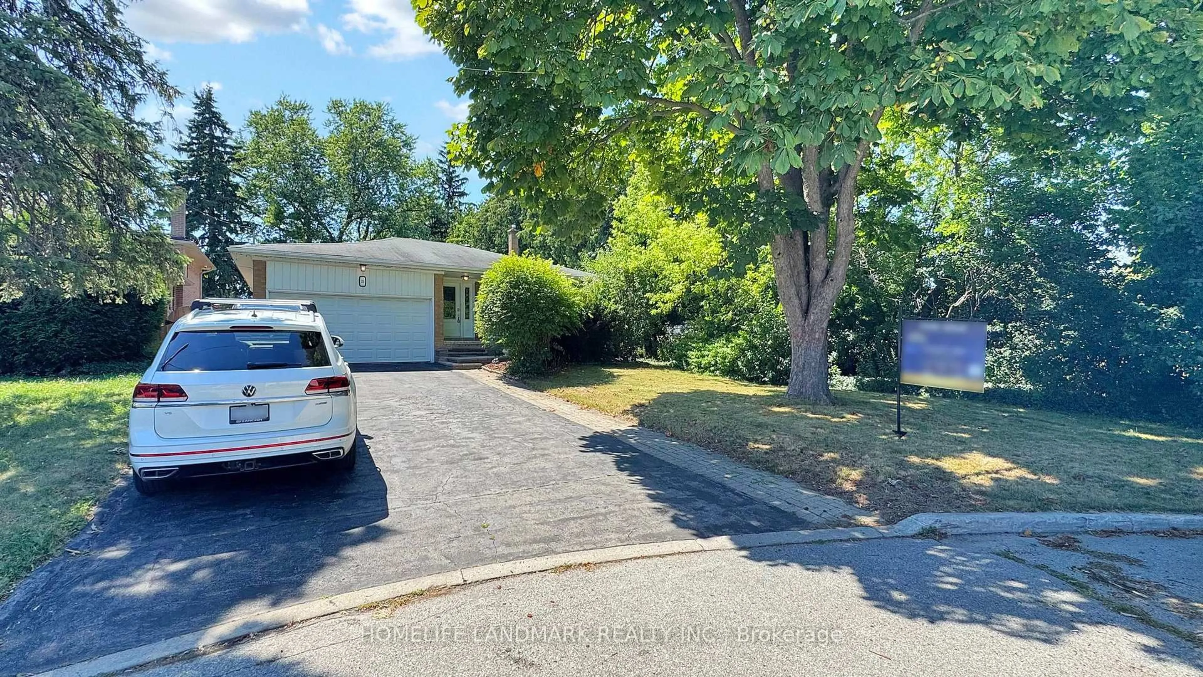 A pic from outside/outdoor area/front of a property/back of a property/a pic from drone, street for 25 Greenyards Dr, Toronto Ontario M2M 2R7