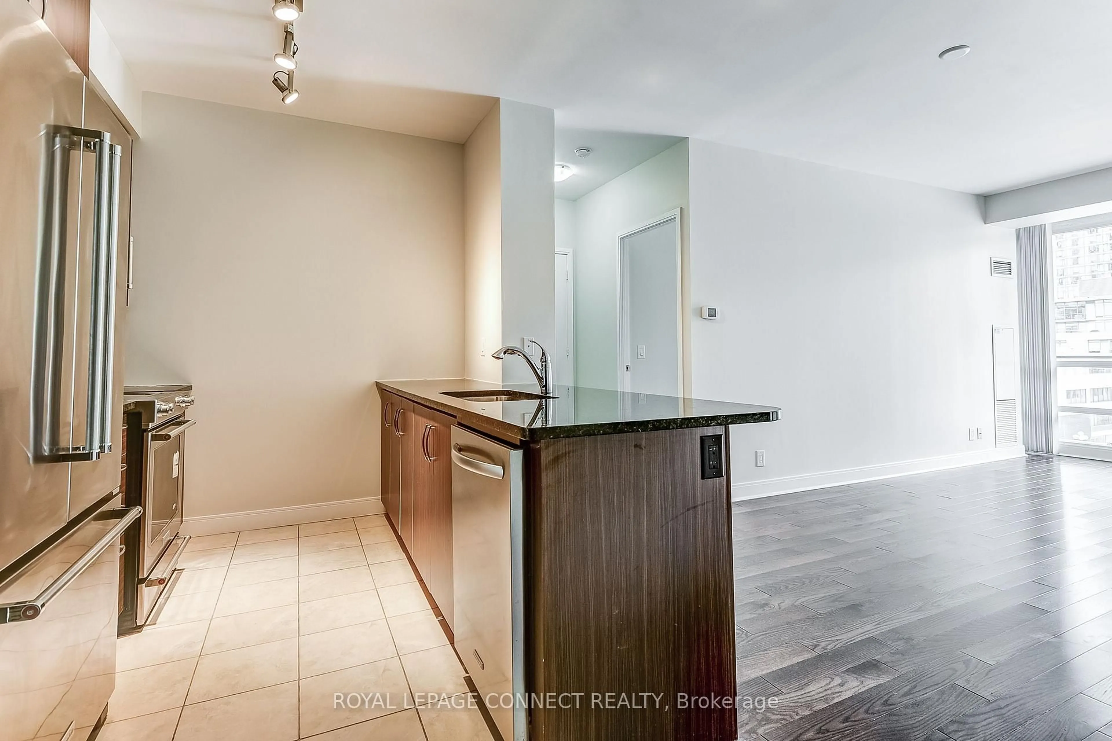 Unknown for 825 Church St #601, Toronto Ontario M4W 3Z4