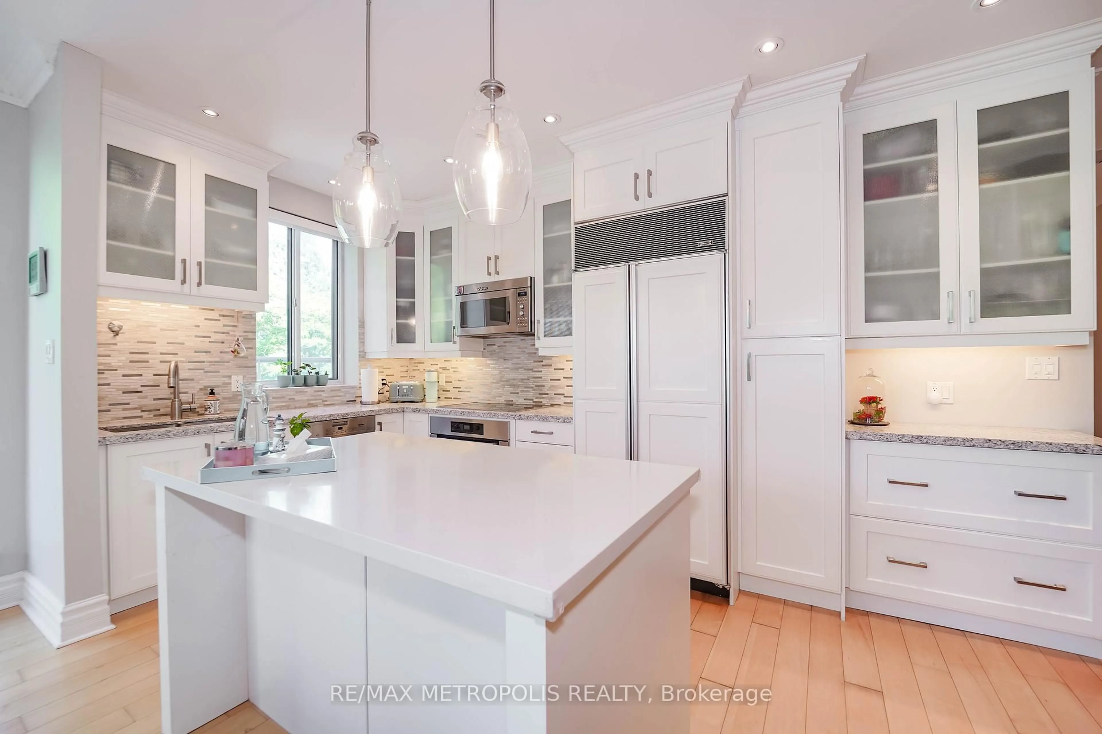 Contemporary kitchen, unknown for 1 Watergarden Way #201, Toronto Ontario M2K 2Z7