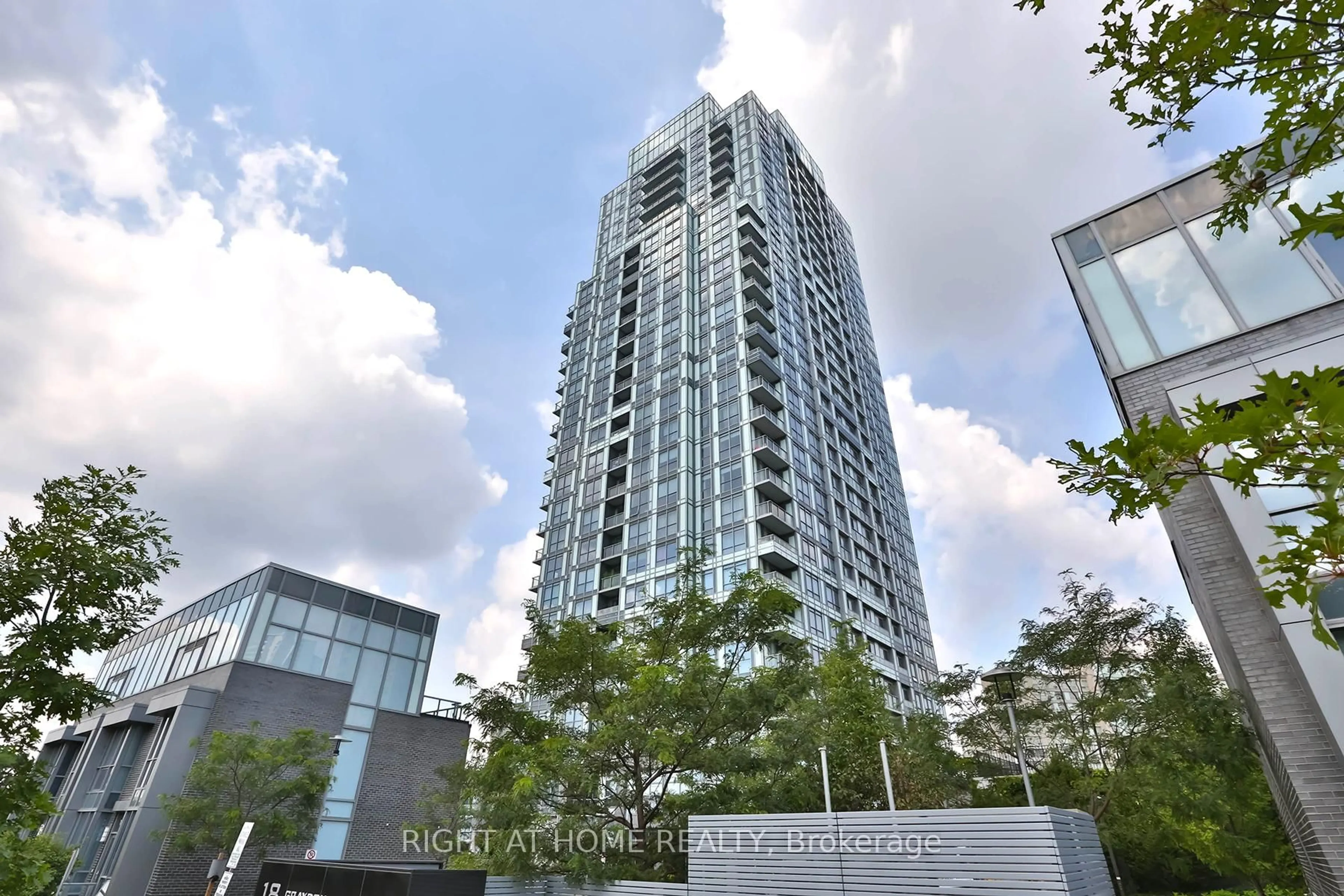 Indoor foyer for 18 Graydon Hall Dr #709, Toronto Ontario M3A 0A4