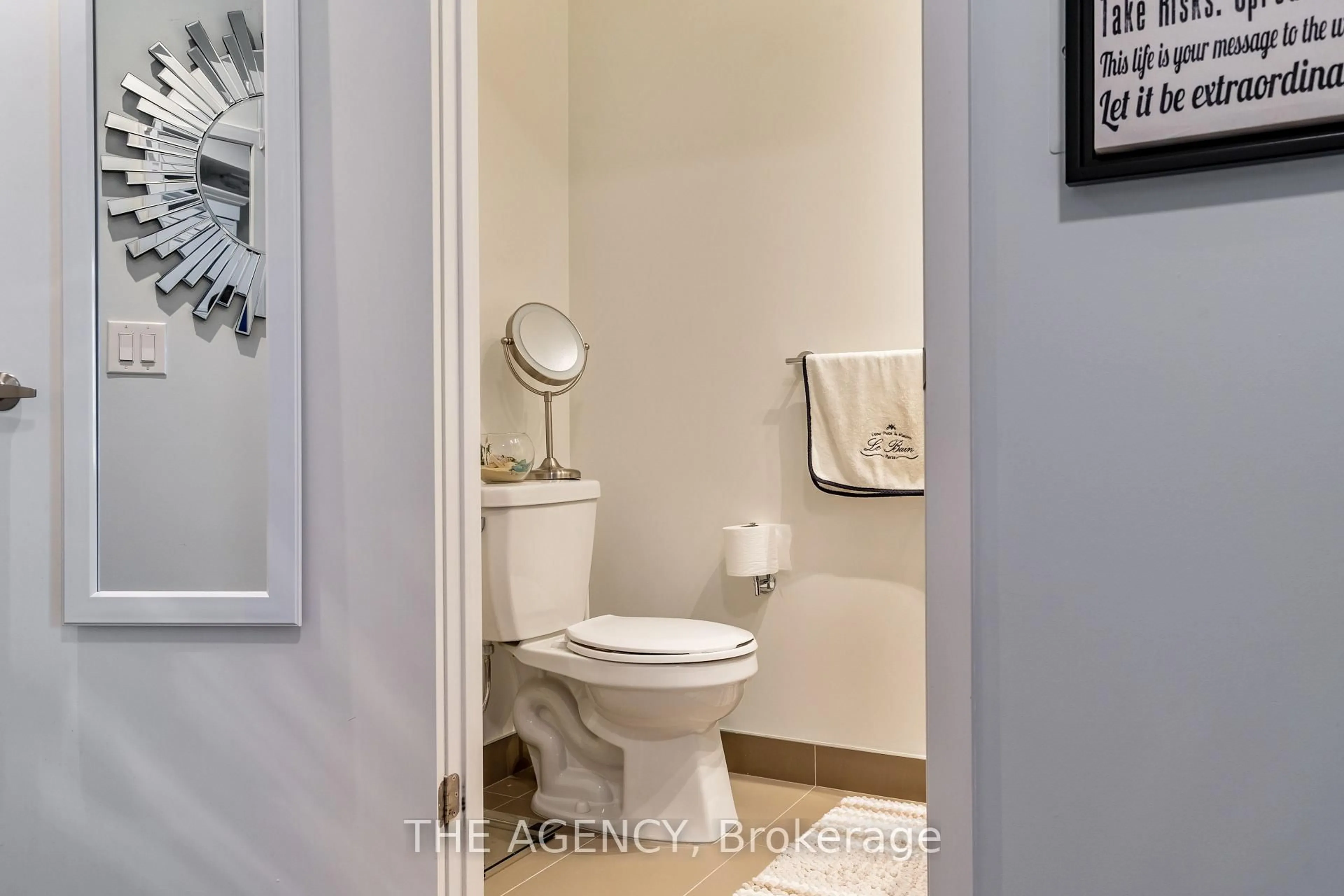 Standard bathroom, ceramic/tile floor for 20 Richardson St #606, Toronto Ontario M5A 0S6