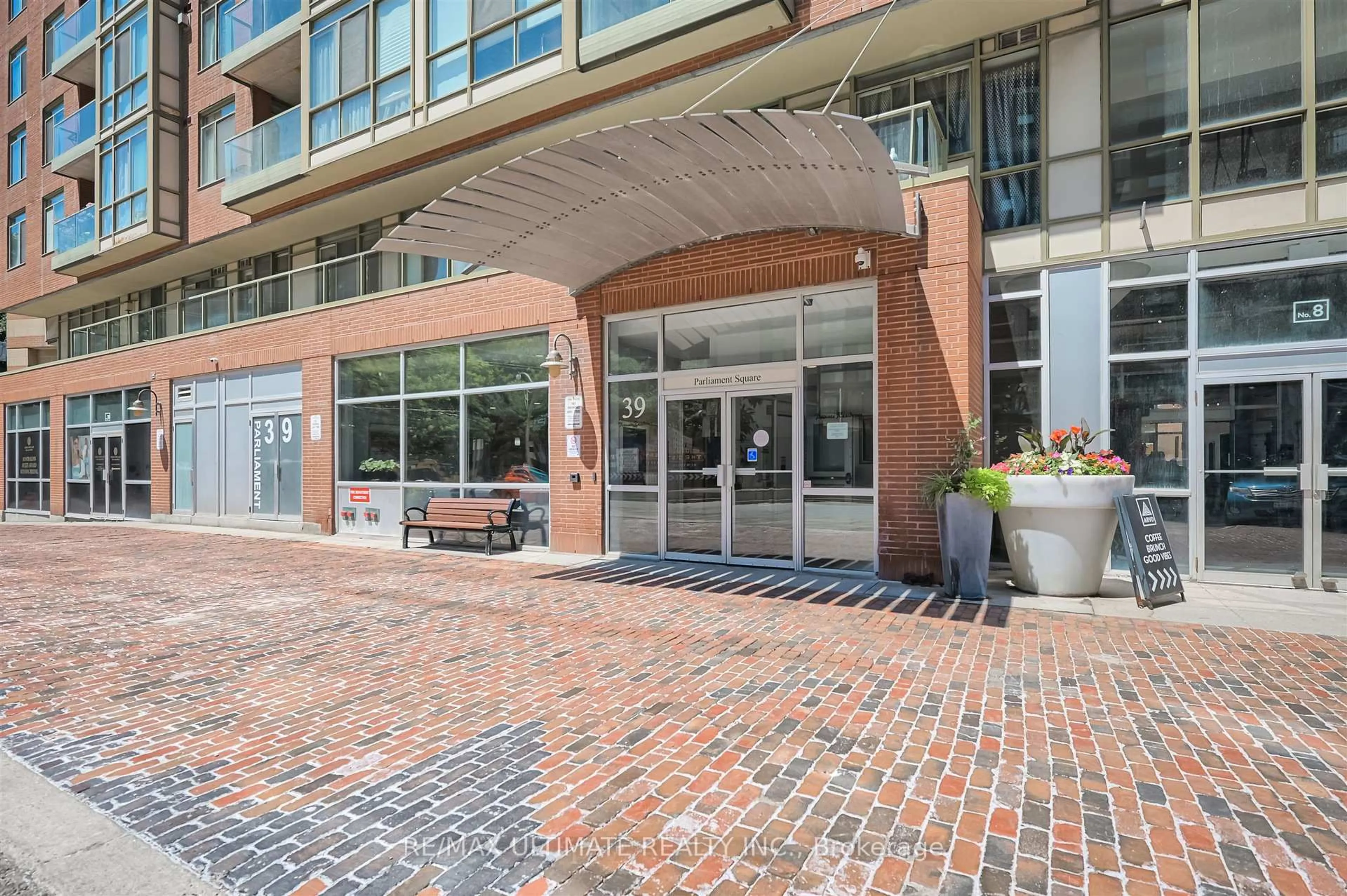 Indoor foyer for 39 Parliament St #808, Toronto Ontario M5A 4R2
