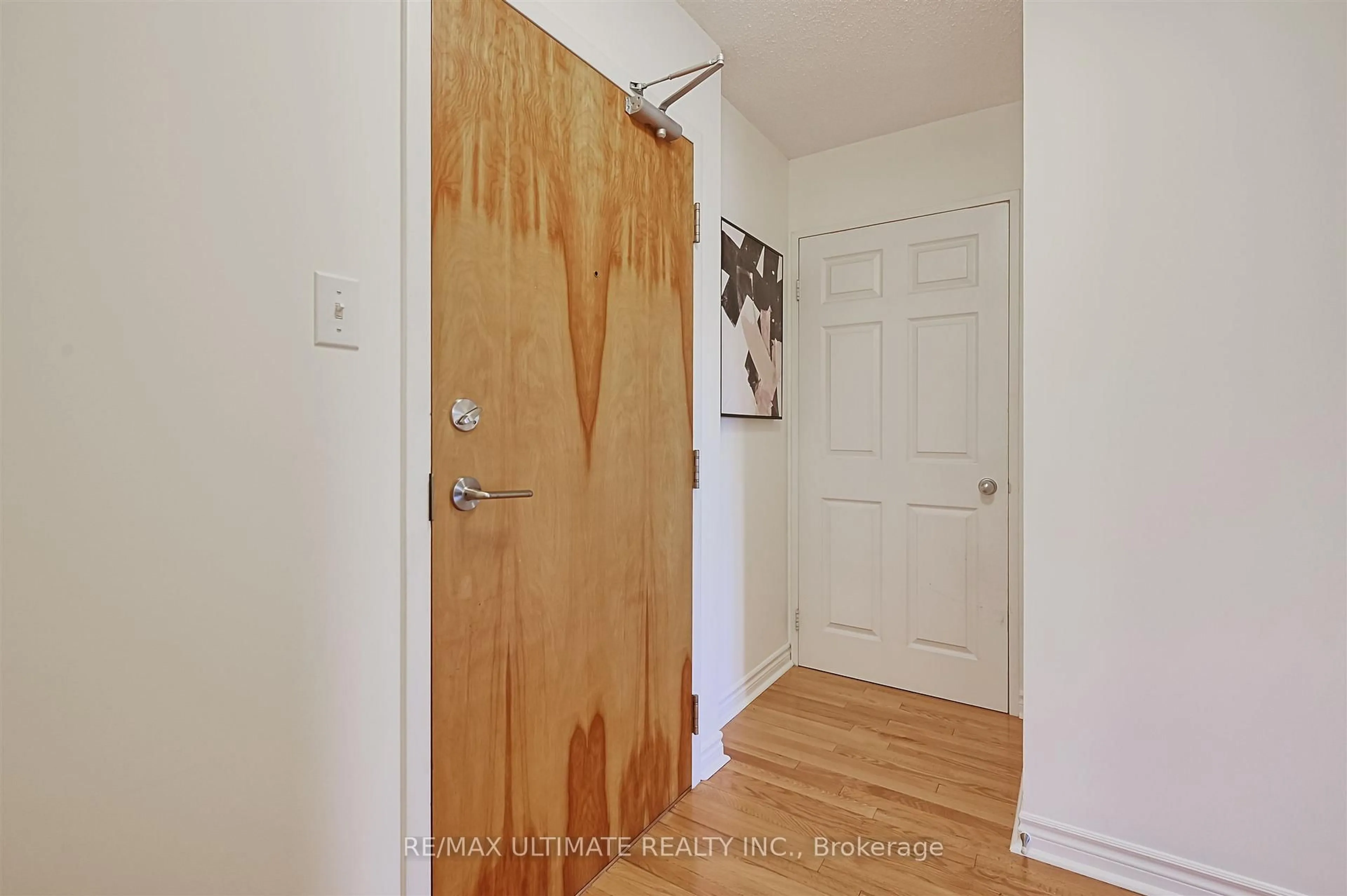 Indoor entryway for 39 Parliament St #808, Toronto Ontario M5A 4R2