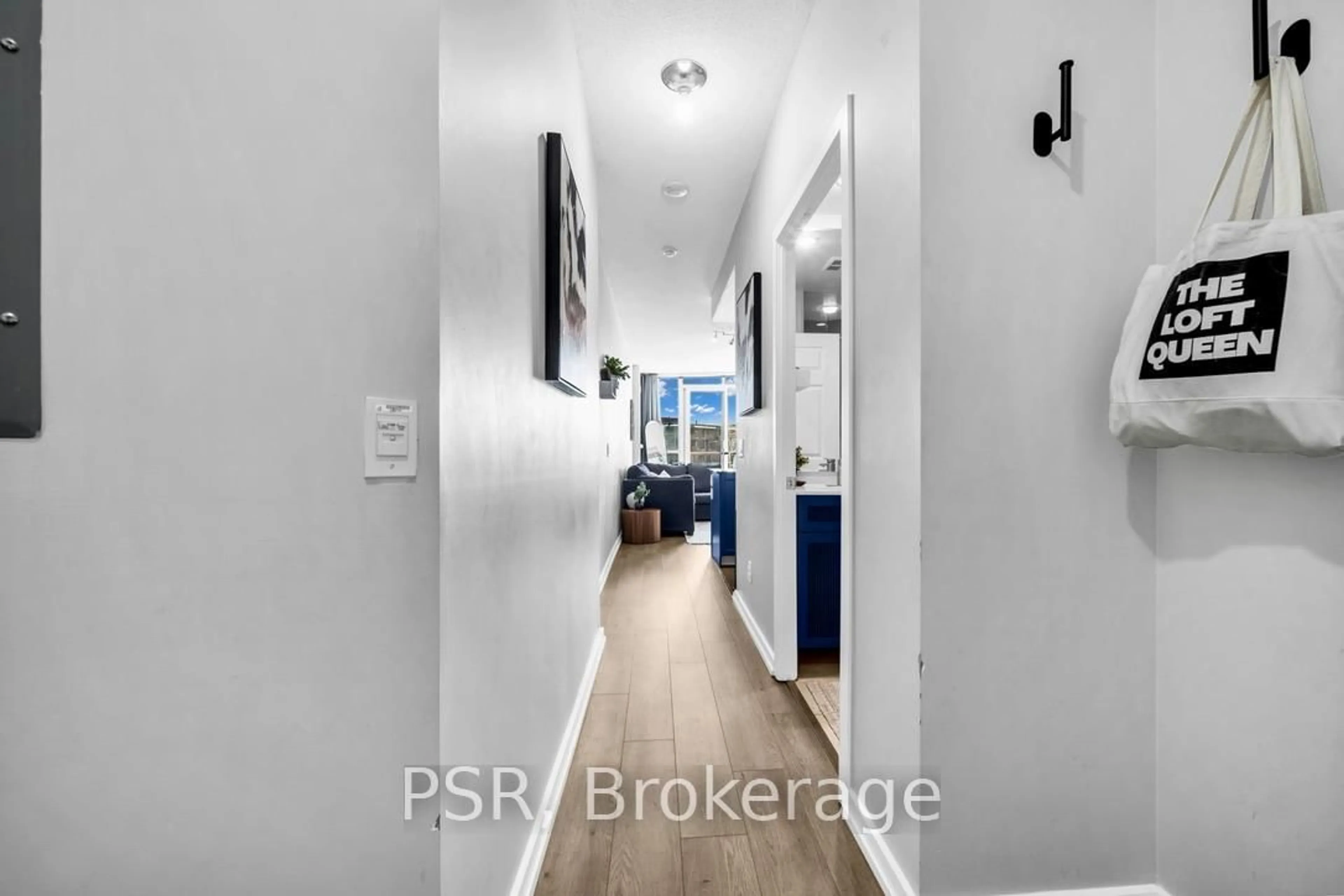 Indoor entryway for 218 Queens Quay #1206, Toronto Ontario M5J 2Y6