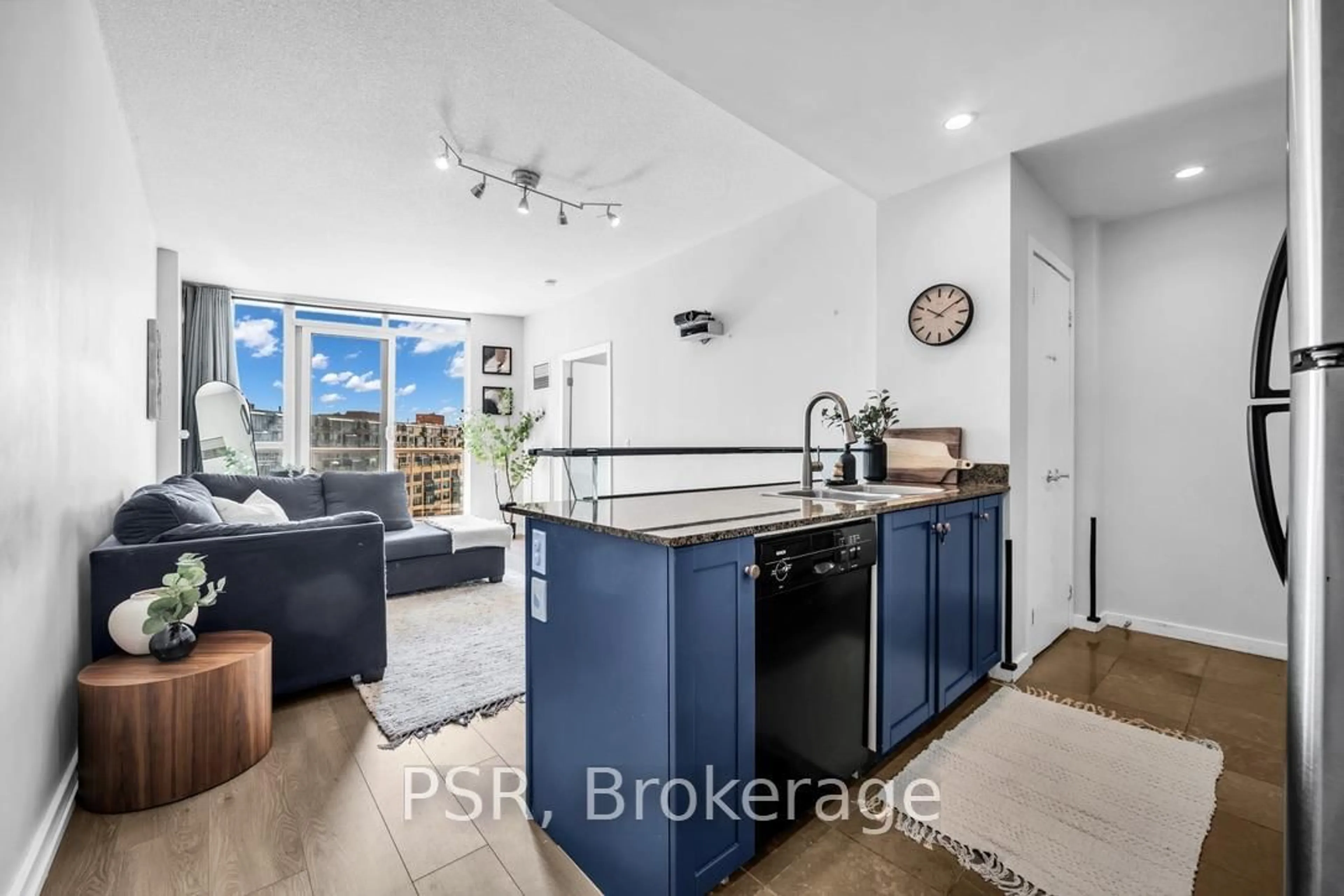Open concept kitchen, unknown for 218 Queens Quay #1206, Toronto Ontario M5J 2Y6