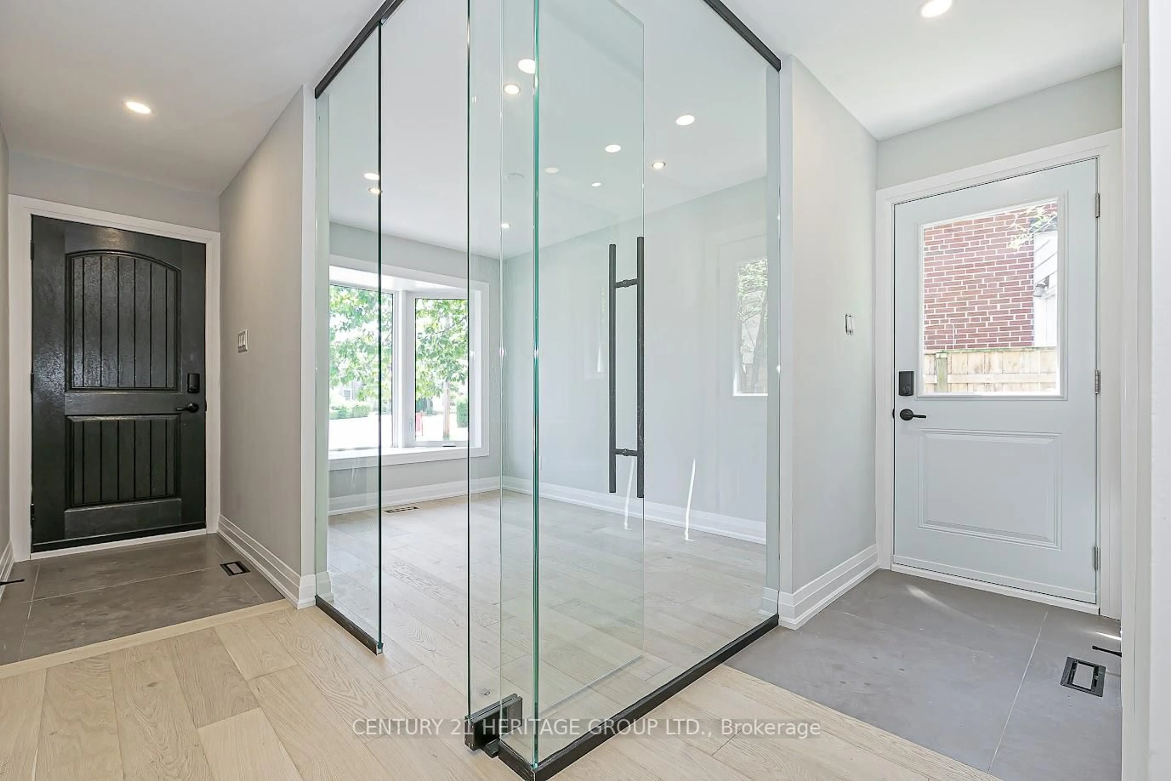 Indoor entryway for 92 Tanjoe Cres, Toronto Ontario M2M 1P7