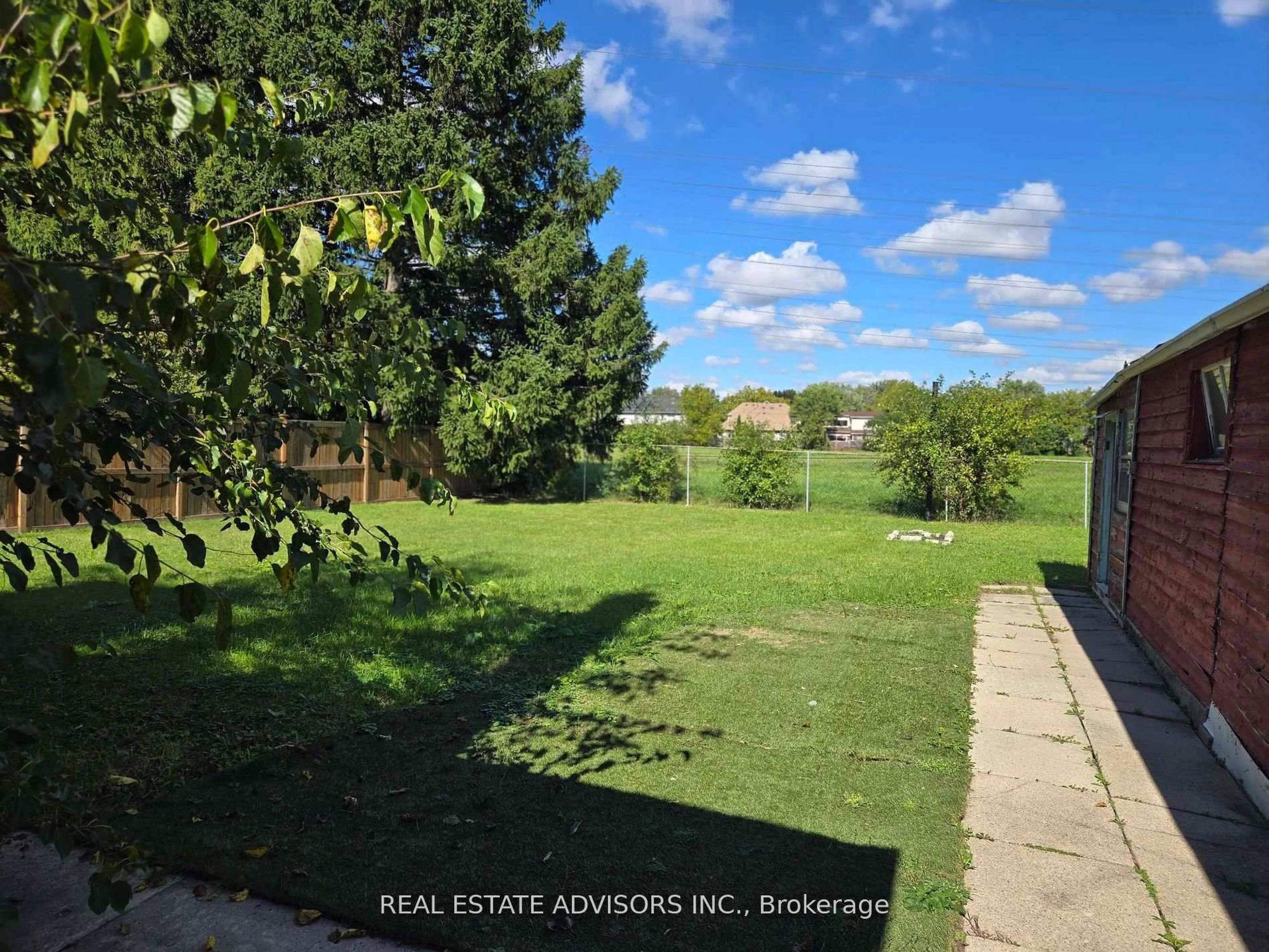 A pic from outside/outdoor area/front of a property/back of a property/a pic from drone, water/lake/river/ocean view for 46 Devondale Ave, Toronto Ontario M2R 2E2