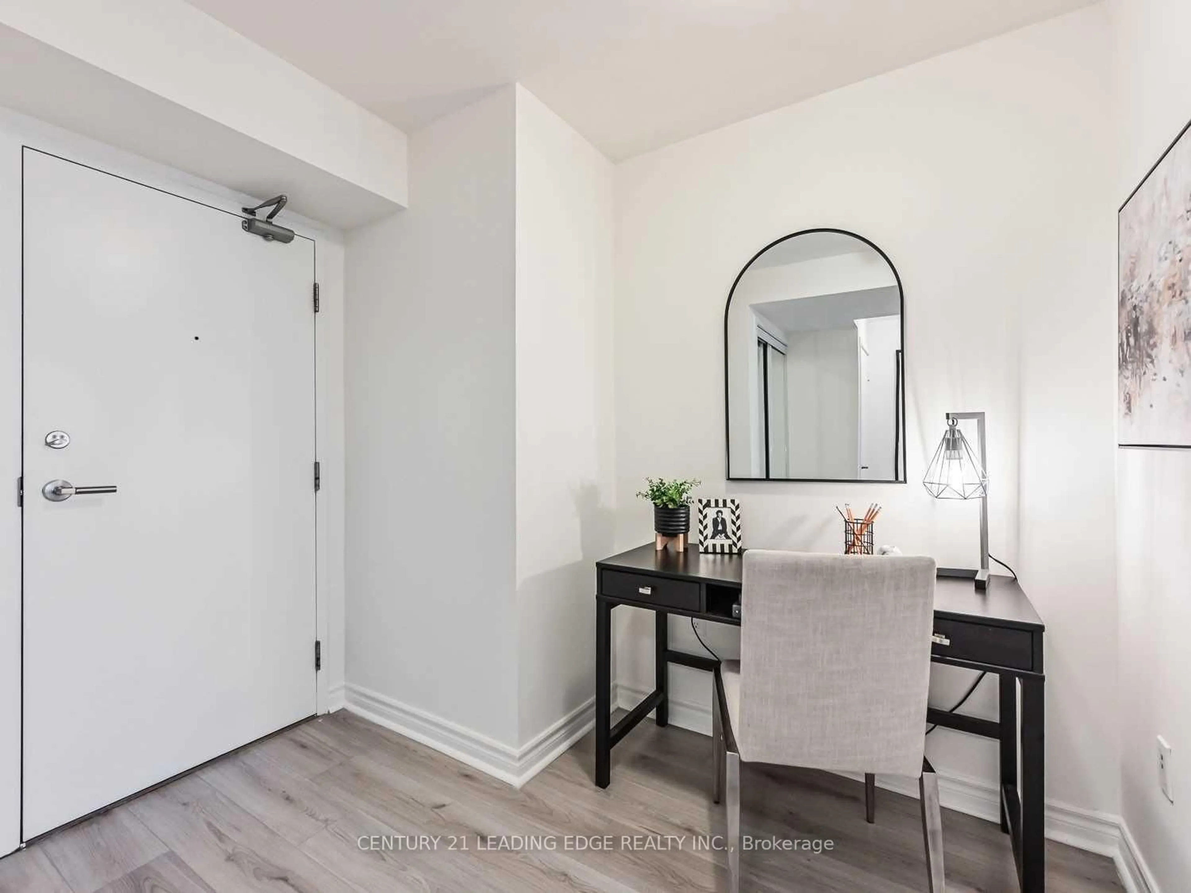 Indoor entryway for 25 TELEGRAM Mews #4211, Toronto Ontario M5V 3Z1