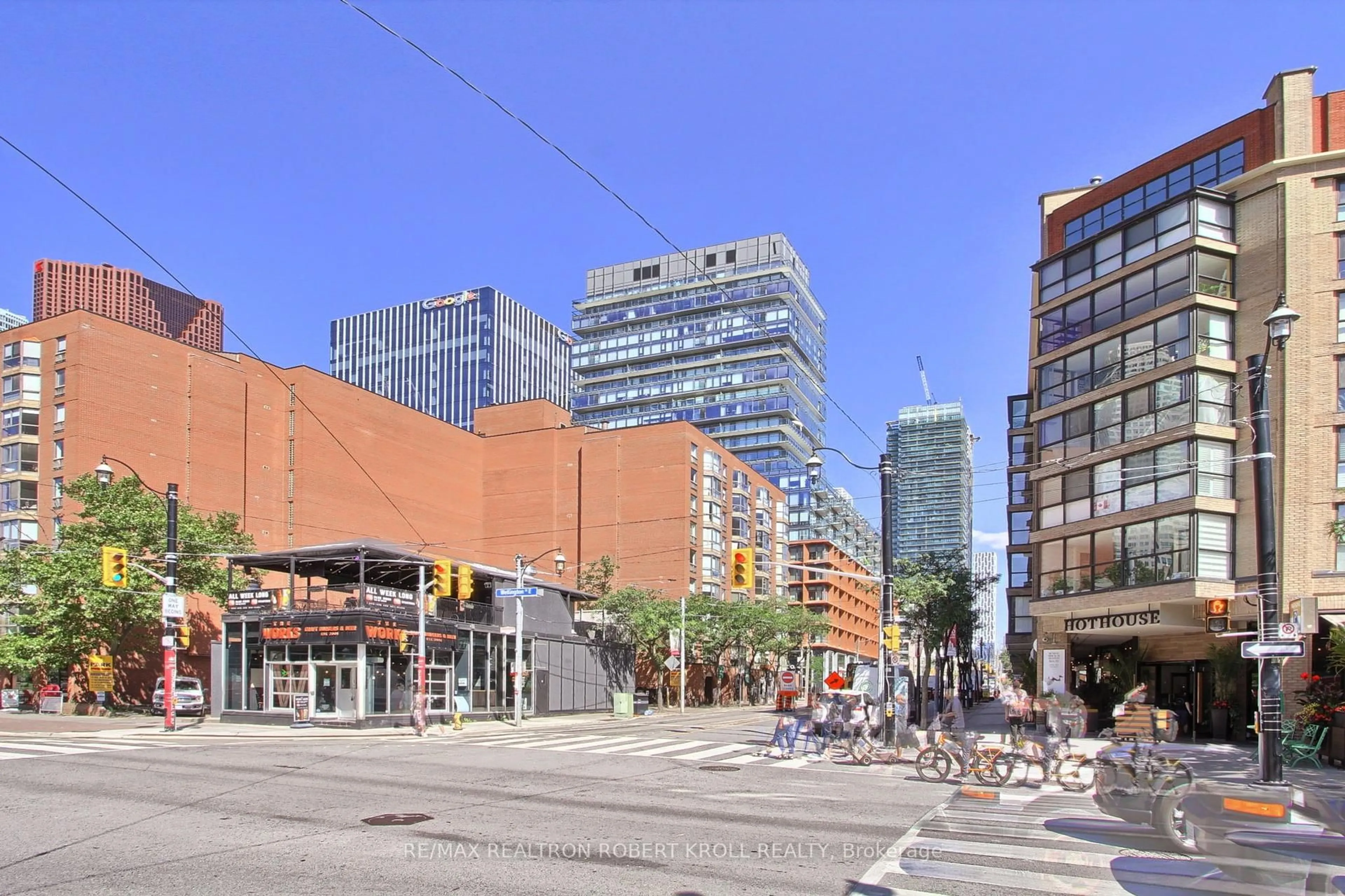Patio, street for 60 Colborne St #615, Toronto Ontario M5E 1E3