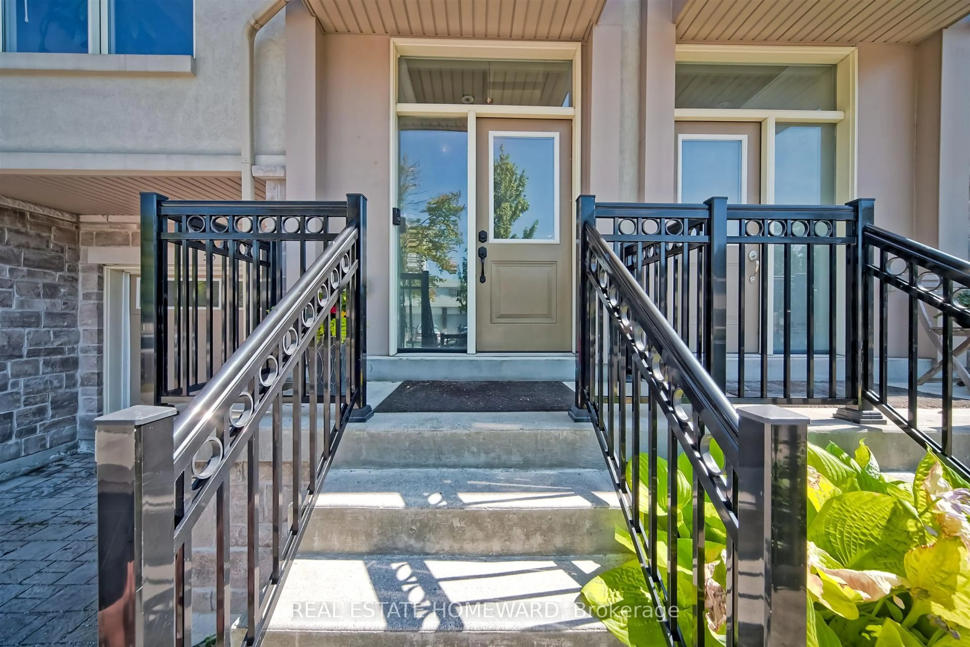 Indoor entryway for 55 Antibes Dr, Toronto Ontario M2R 2Y9