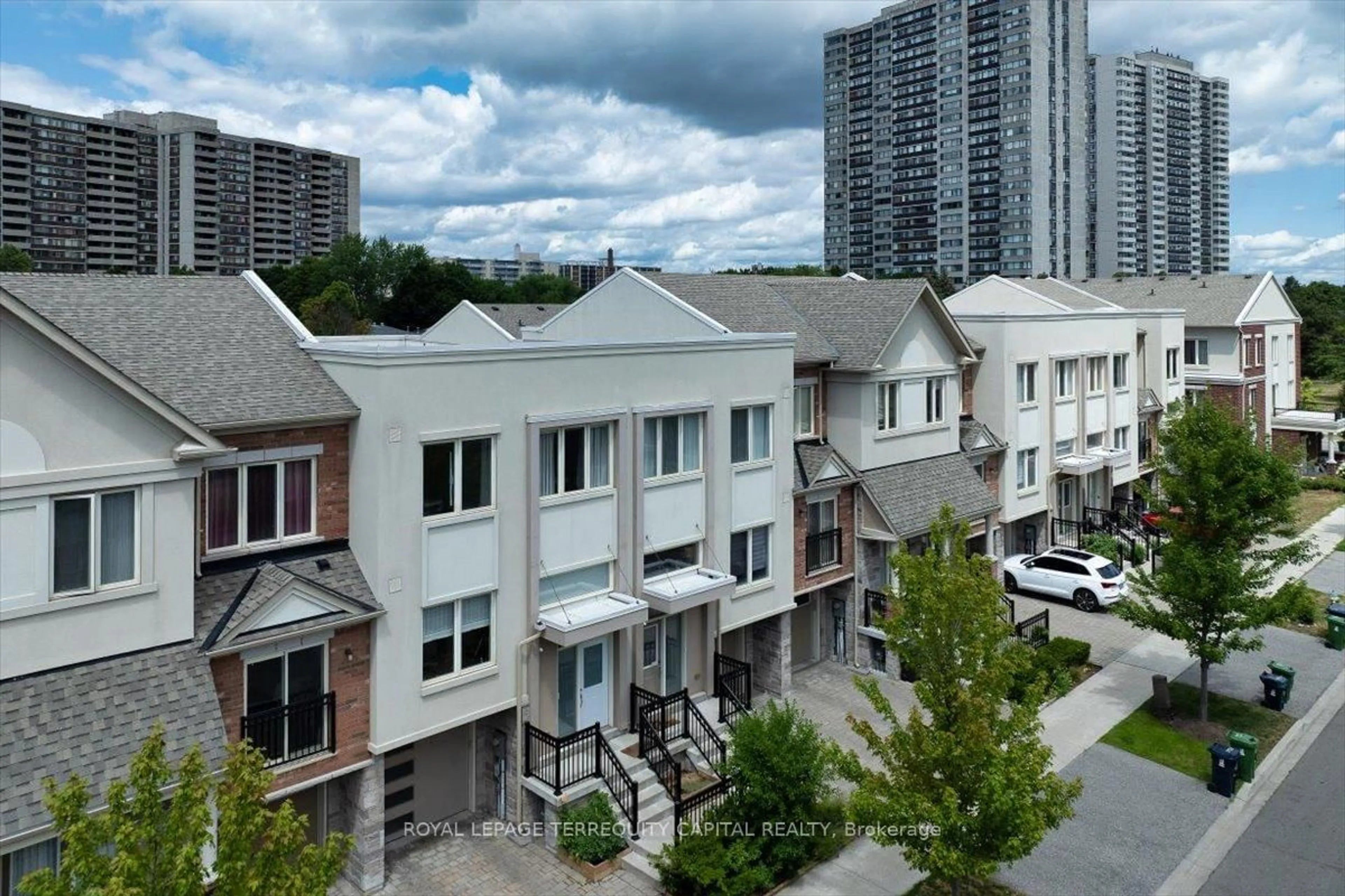 A pic from outside/outdoor area/front of a property/back of a property/a pic from drone, city buildings view from balcony for 26 Coneflower Cres, Toronto Ontario M2R 0A5