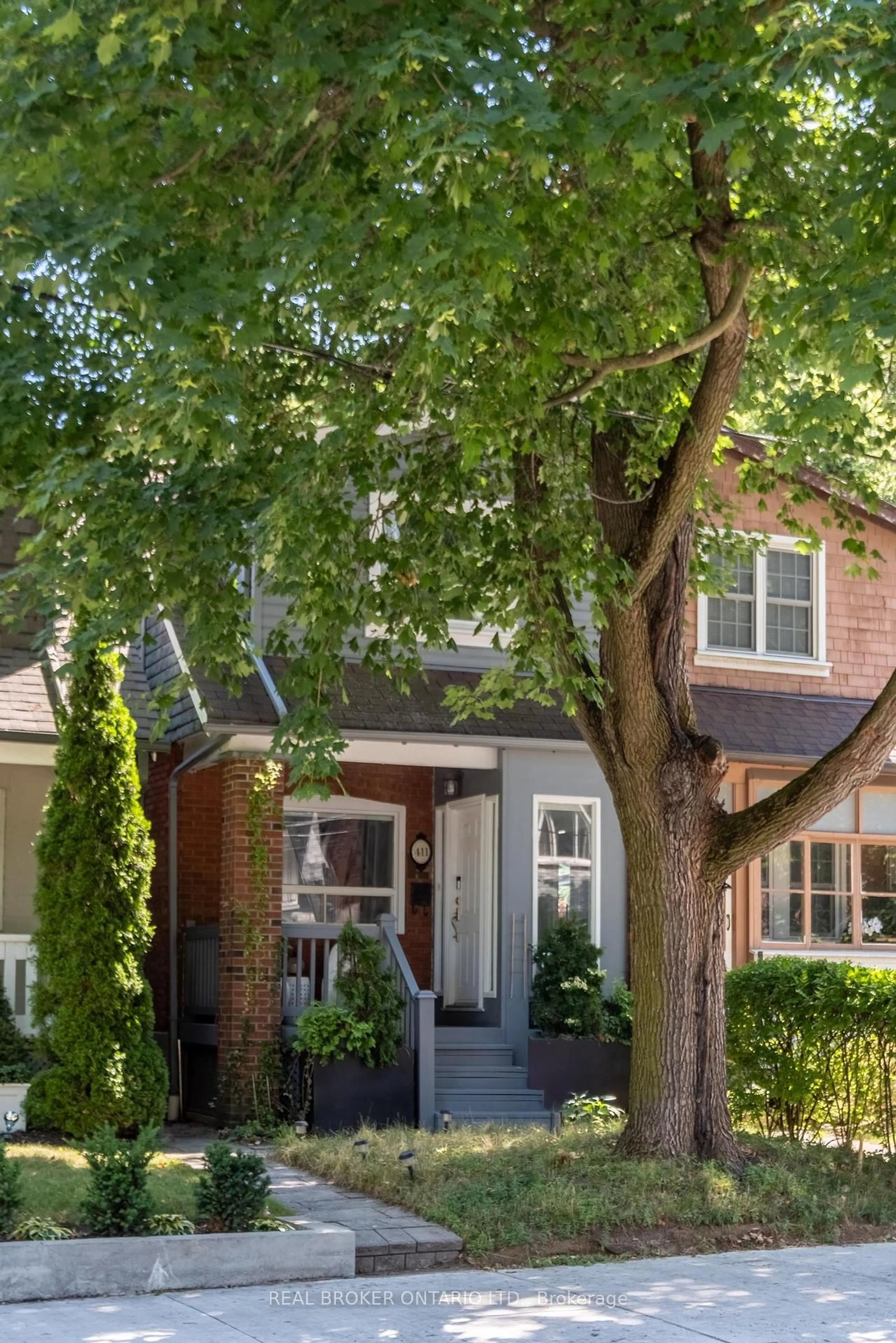 Home with brick exterior material, street for 411 Davisville Ave, Toronto Ontario M4S 1H4