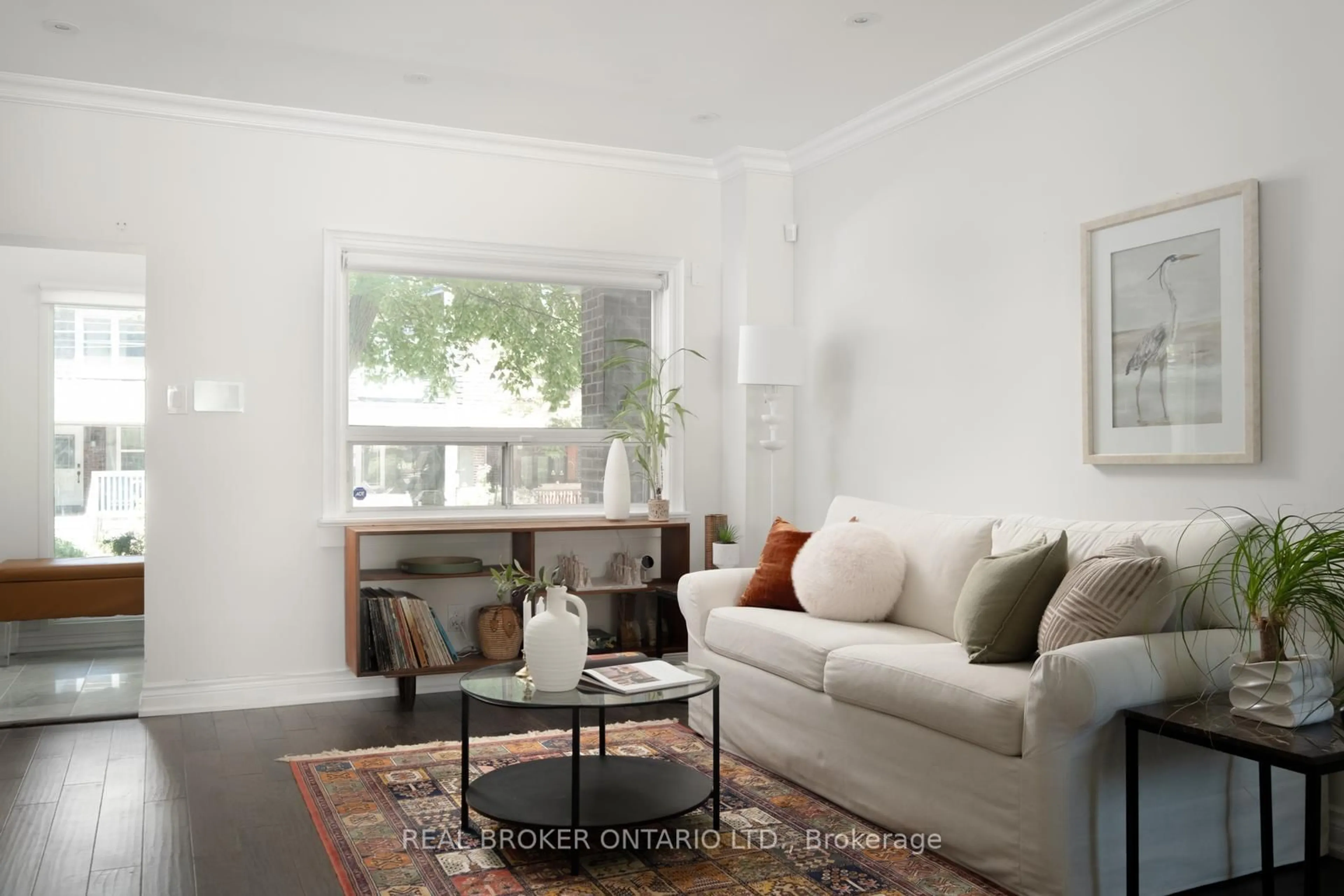Living room with furniture, unknown for 411 Davisville Ave, Toronto Ontario M4S 1H4
