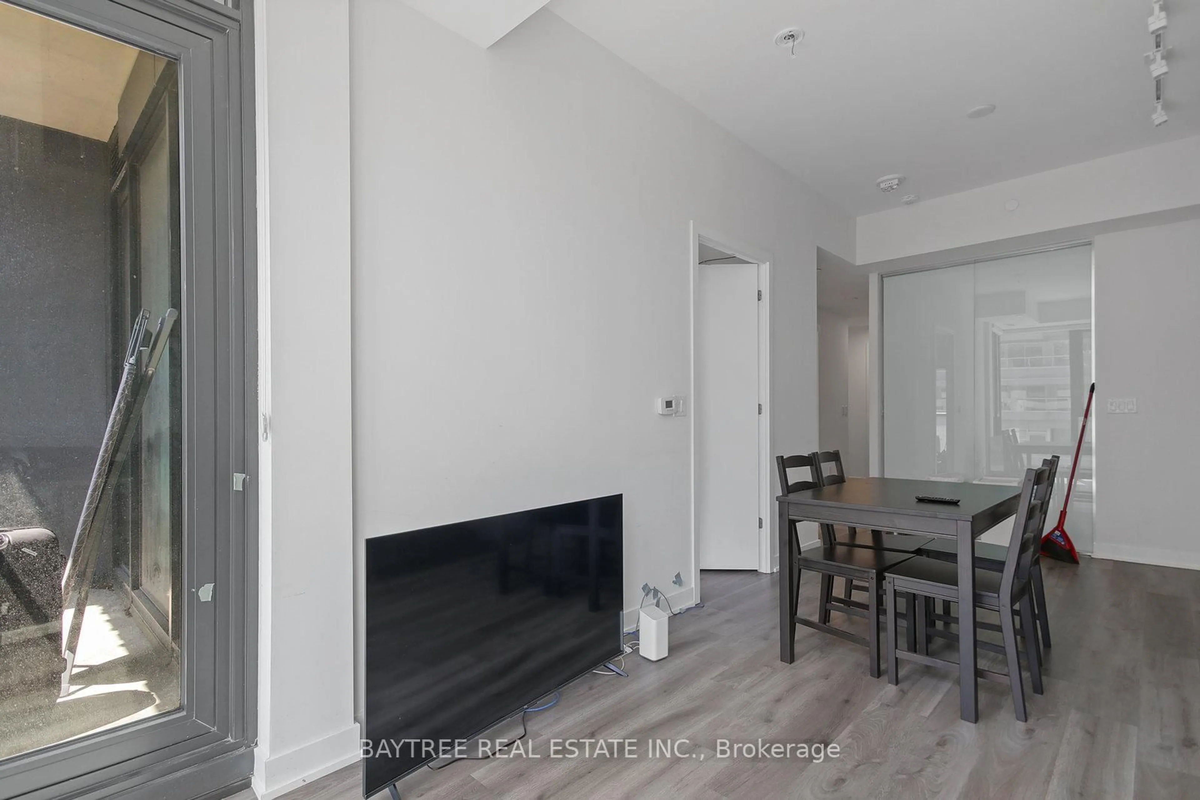 A pic of a room for 840 St Clair Ave #613, Toronto Ontario M6C 0A4