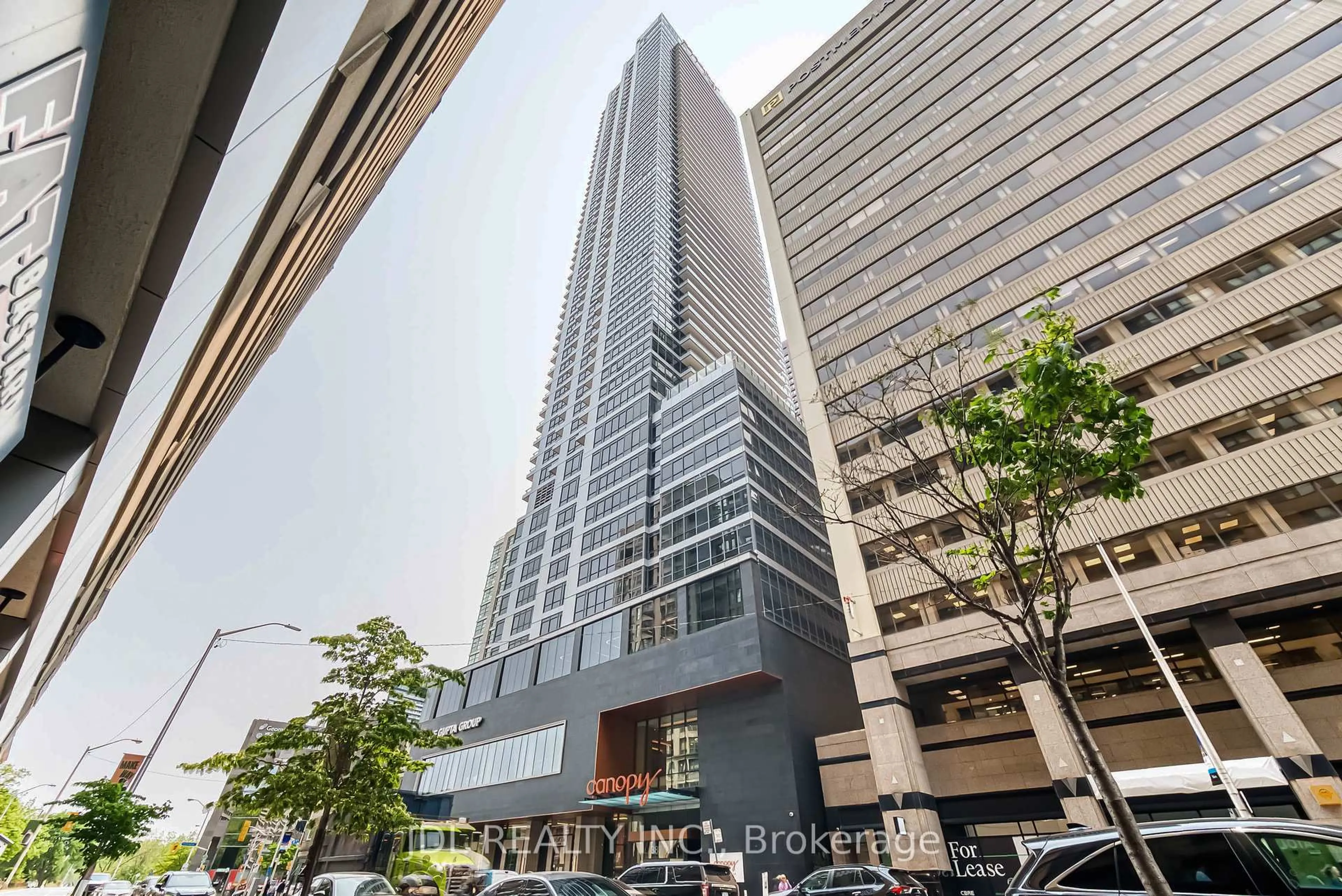 Indoor foyer for 395 Bloor St #3910, Toronto Ontario M4W 1H7