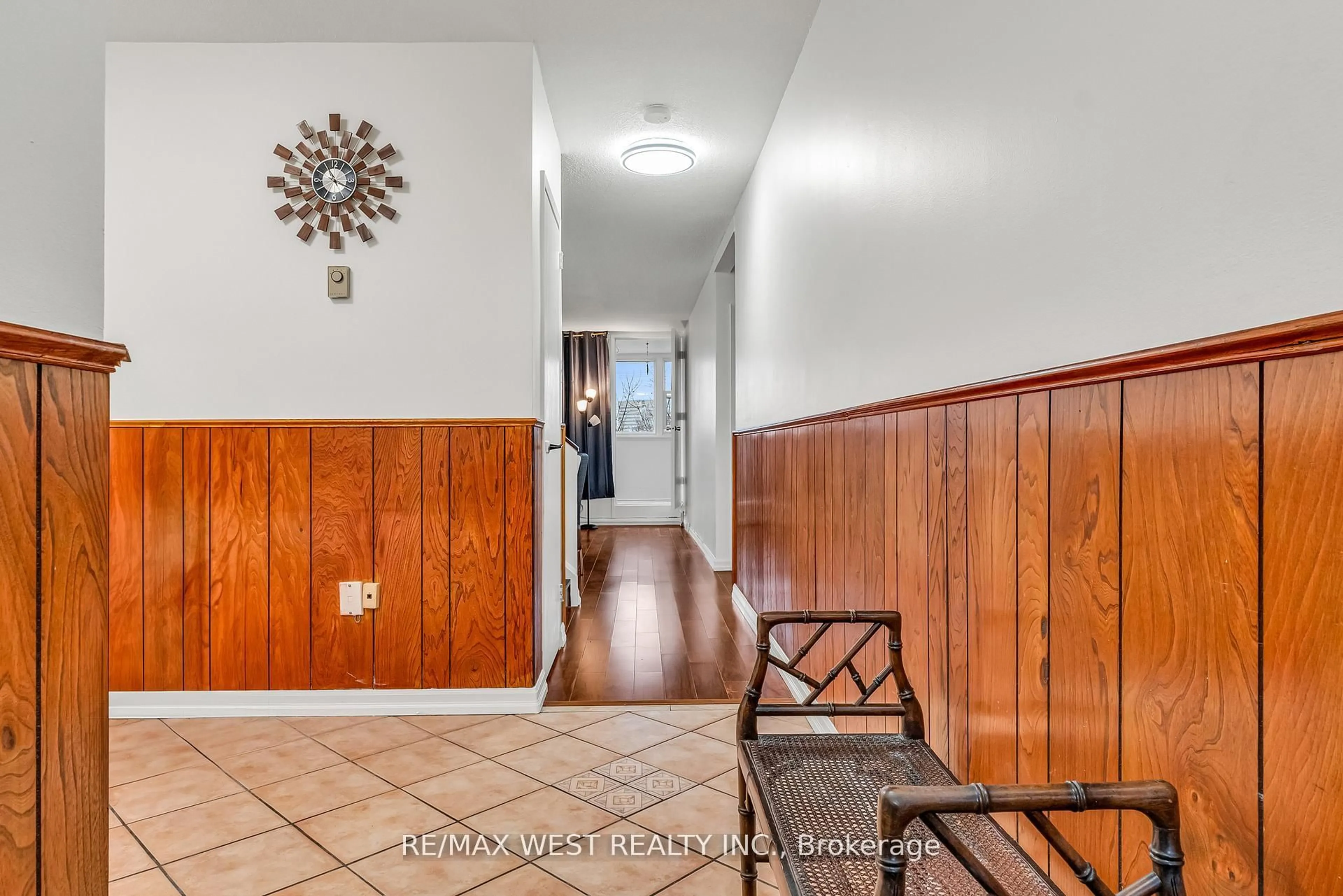 Indoor foyer for 155 Leeward Glwy #305, Toronto Ontario M3C 3E7