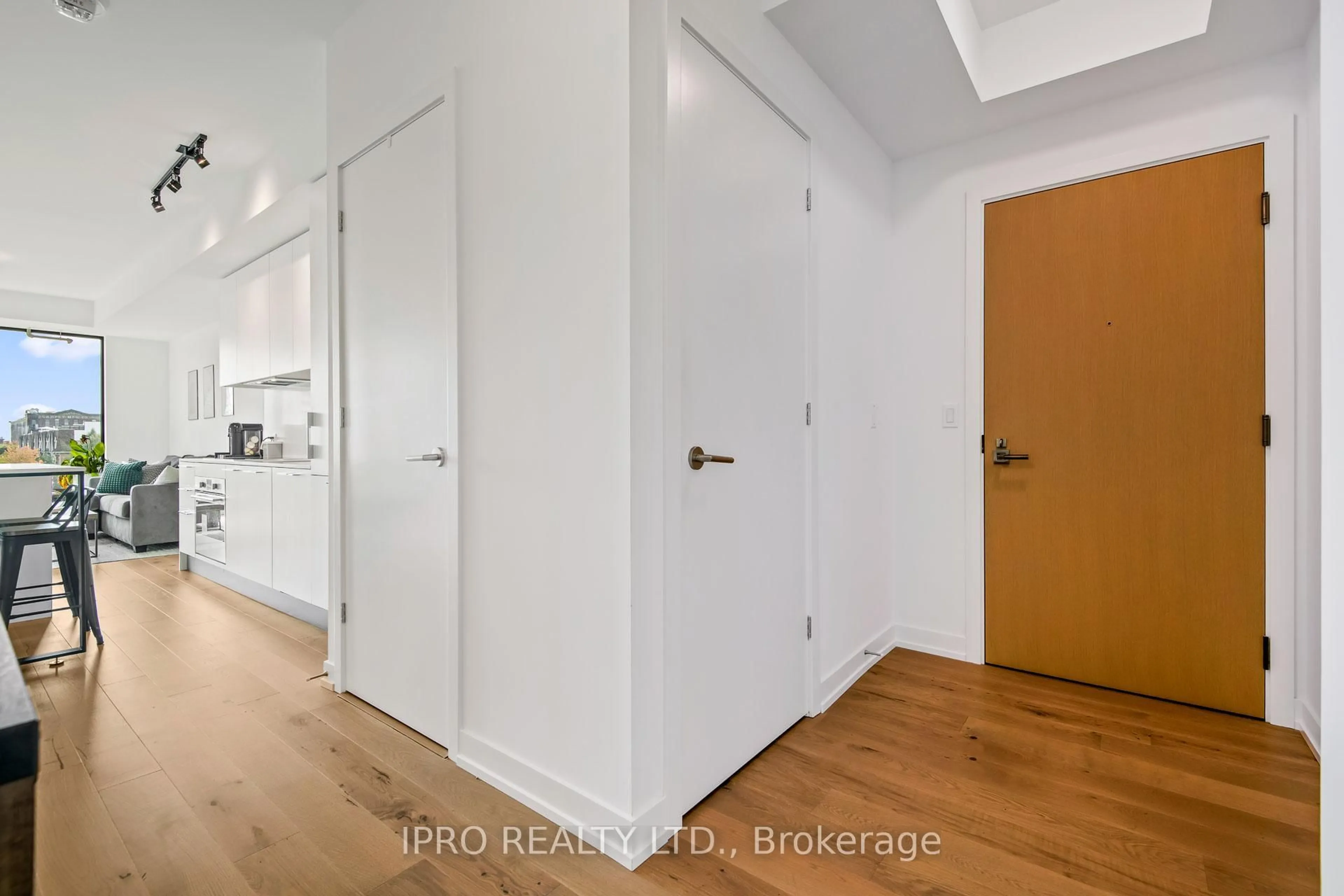Indoor entryway for 200 Sudbury St #401, Toronto Ontario M6J 0H1