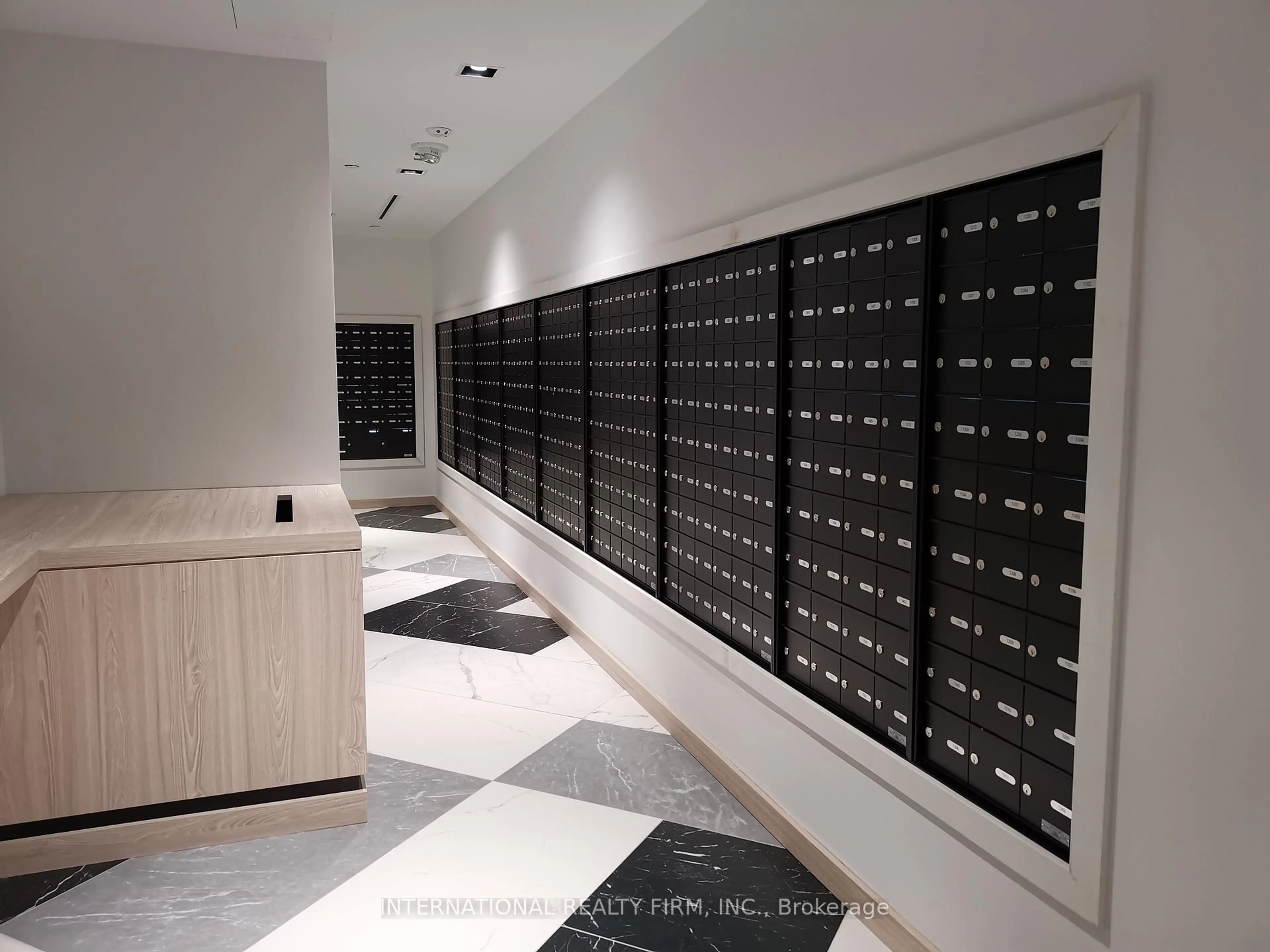 Indoor foyer for 395 Bloor St #5101, Toronto Ontario M4W 0B4