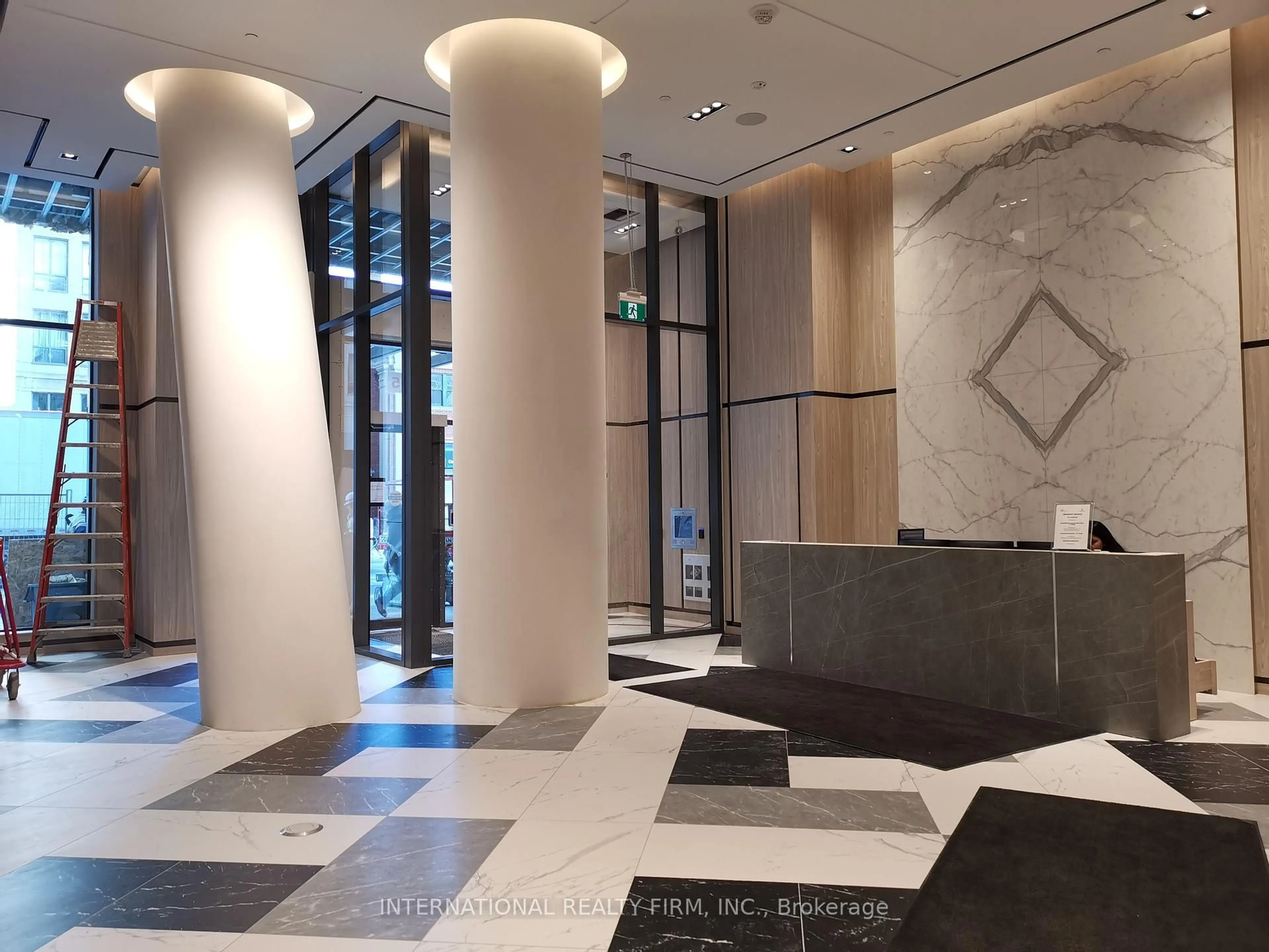 Indoor foyer for 395 Bloor St #5101, Toronto Ontario M4W 0B4