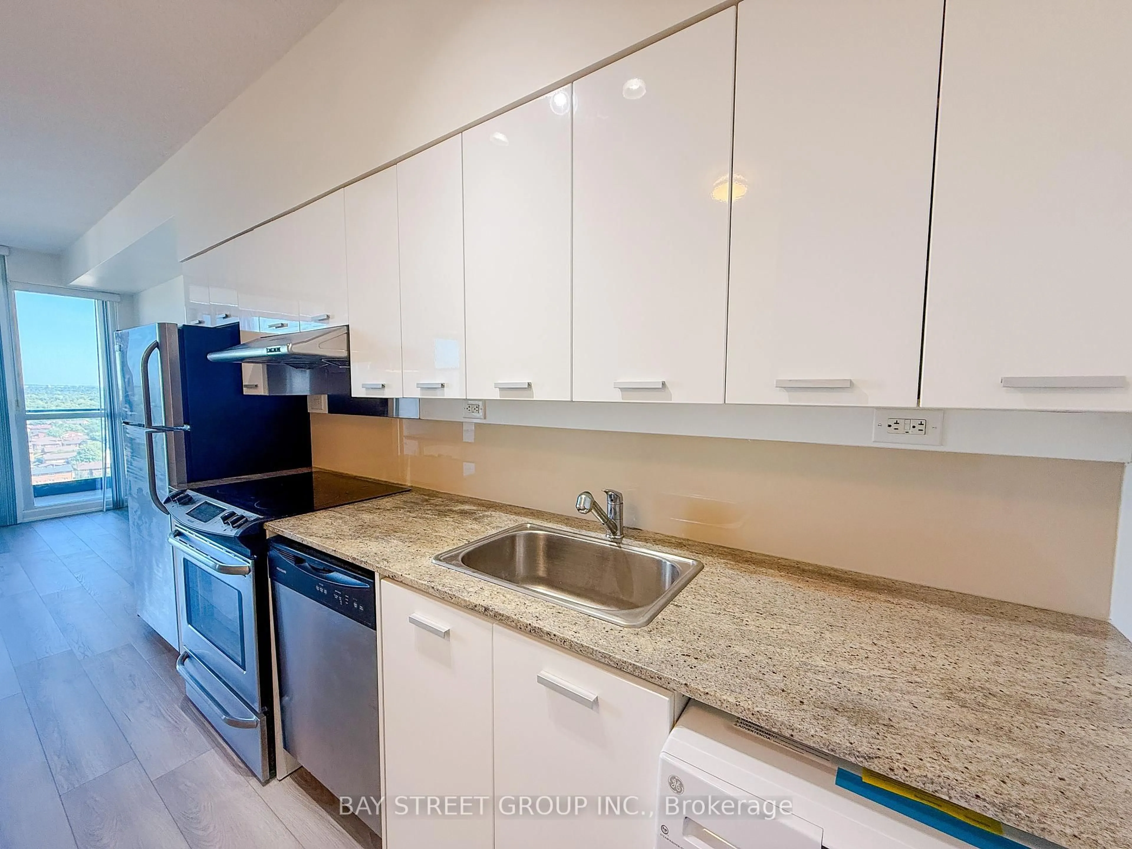 Standard kitchen, ceramic/tile floor for 29 Singer Crt #1806, Toronto Ontario M2K 0B3