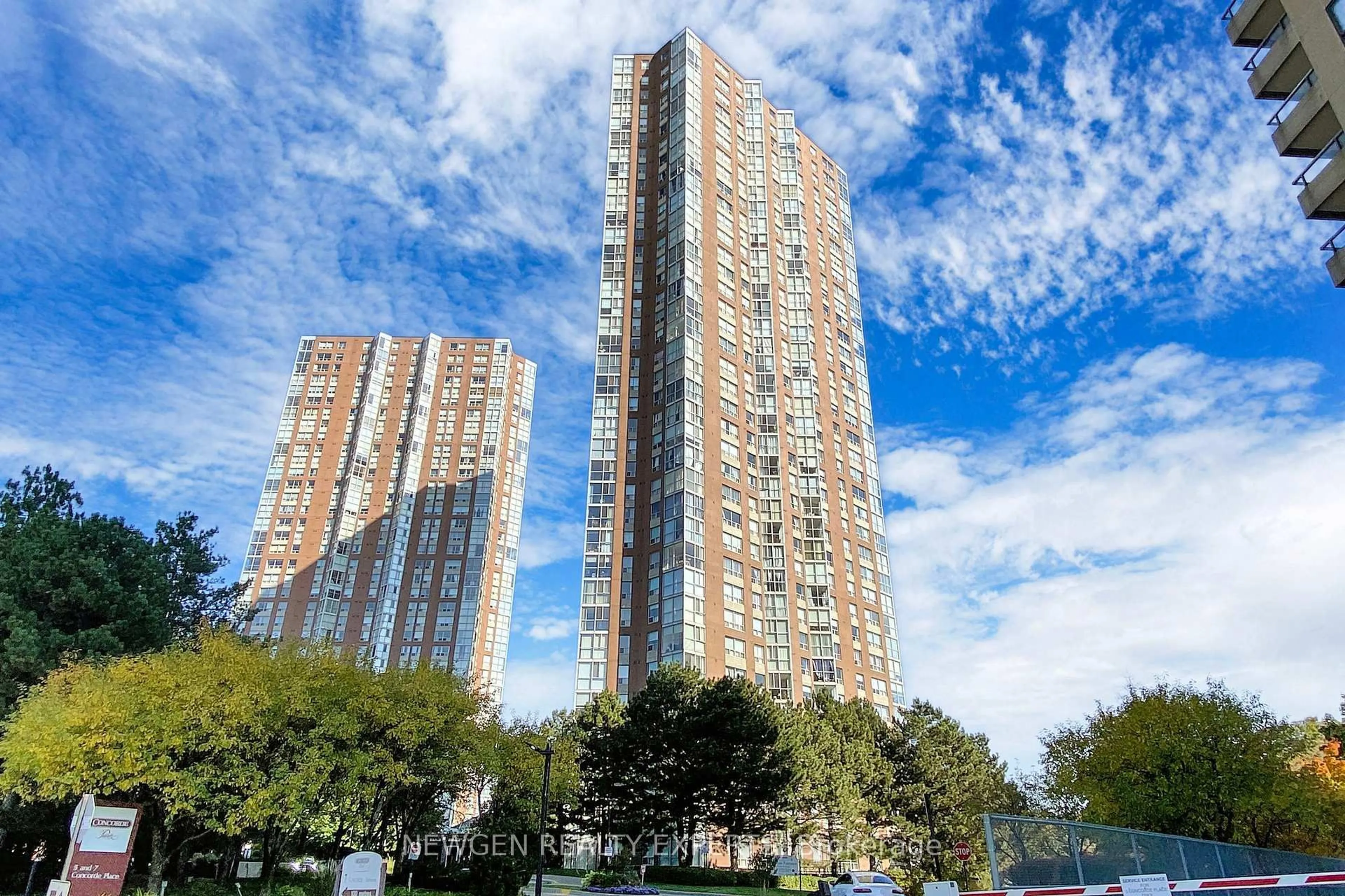 A pic from outside/outdoor area/front of a property/back of a property/a pic from drone, building for 5 Concorde Pl #2903, Toronto Ontario M3C 3M8