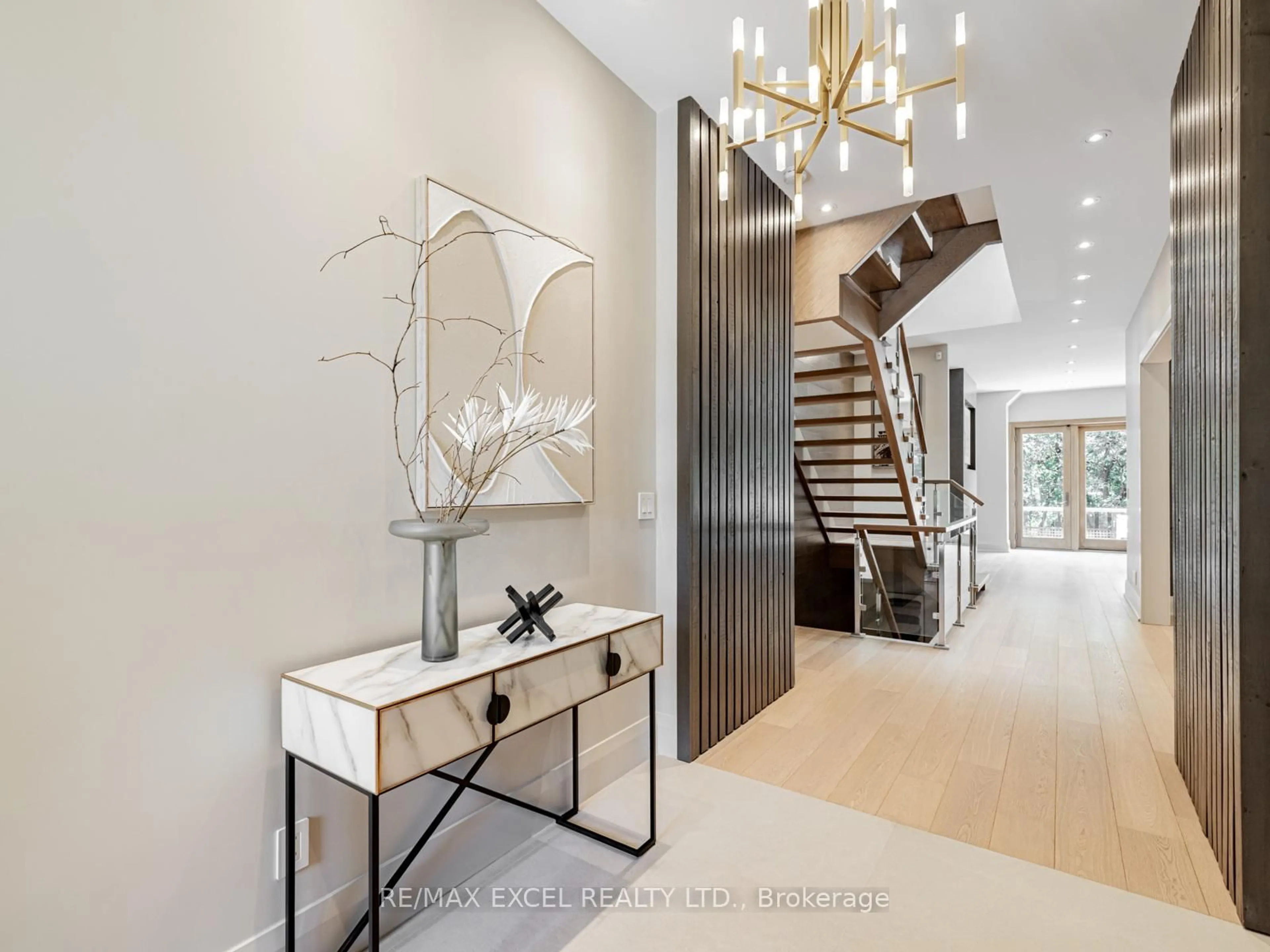 Indoor entryway for 61 Hemford Cres, Toronto Ontario M3B 2S4