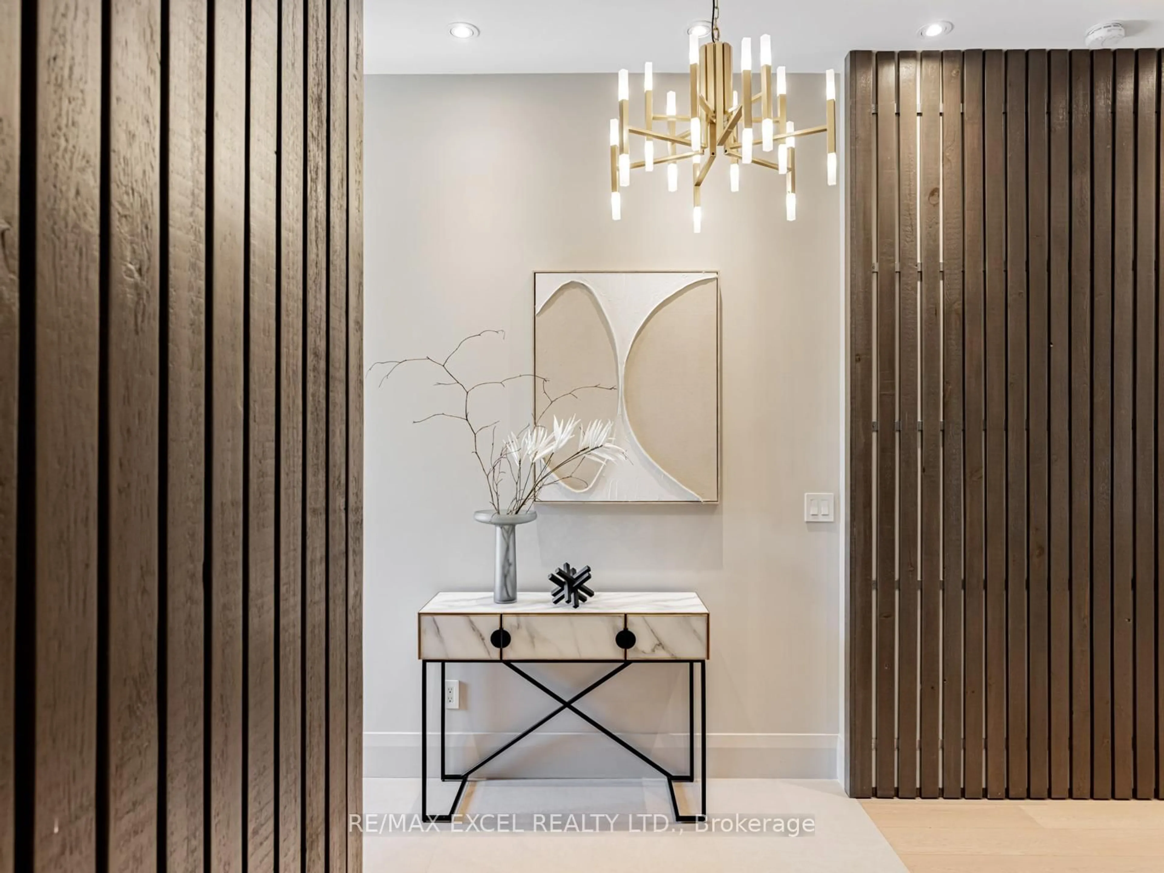 Indoor entryway for 61 Hemford Cres, Toronto Ontario M3B 2S4