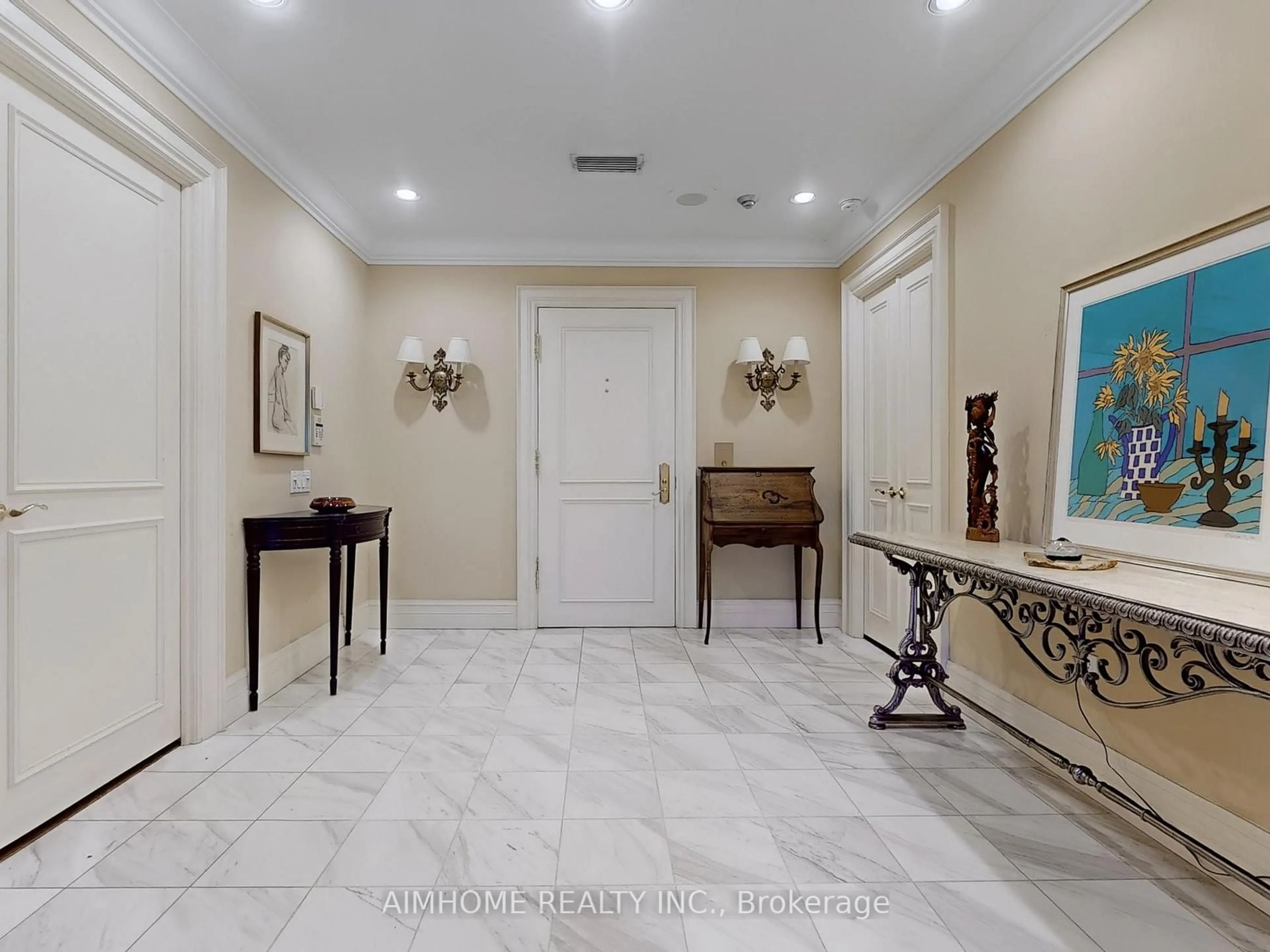 Indoor foyer for 2 Chedington Pl #2C, Toronto Ontario M4N 3R5