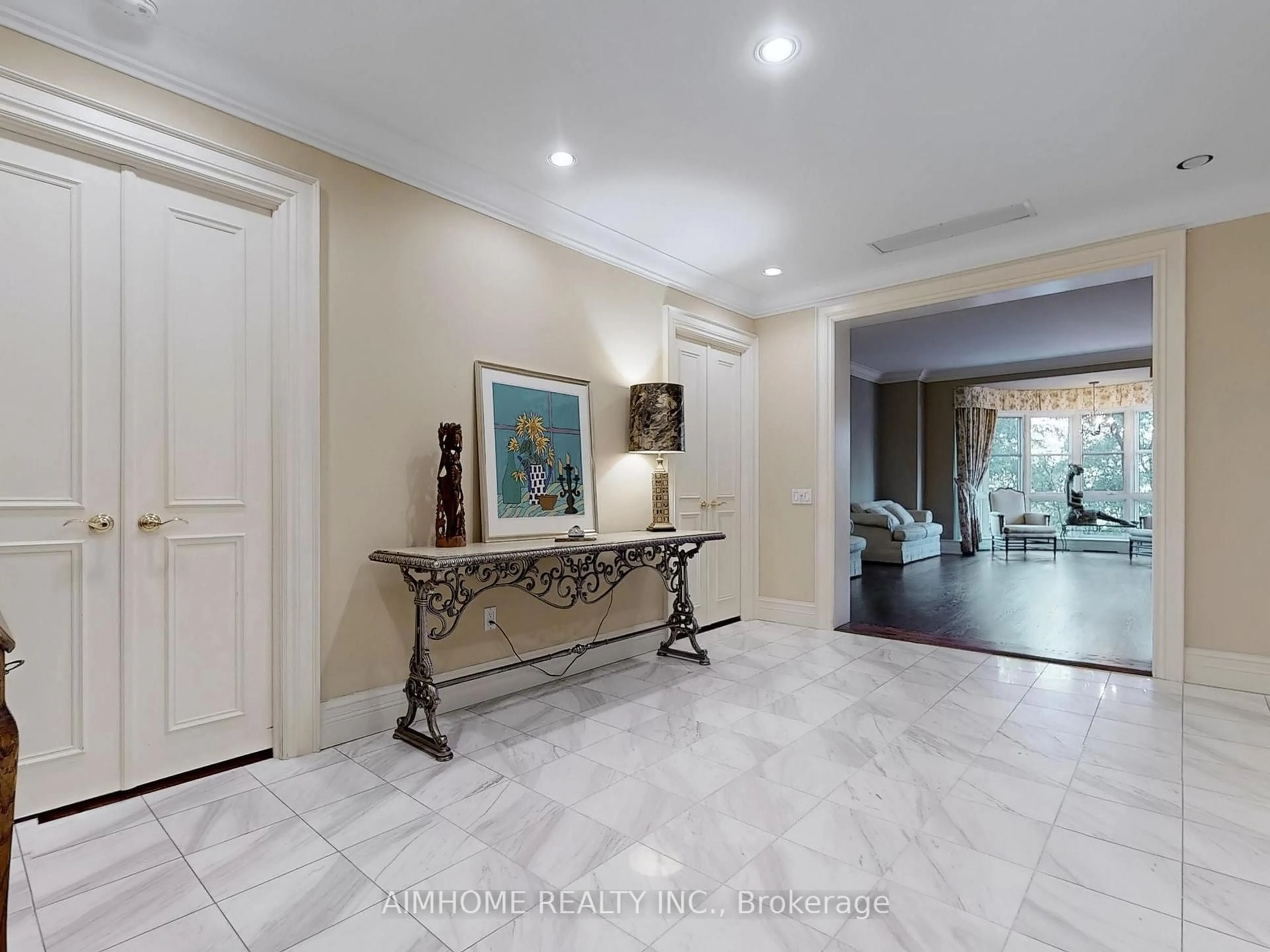 Indoor foyer for 2 Chedington Pl #2C, Toronto Ontario M4N 3R5