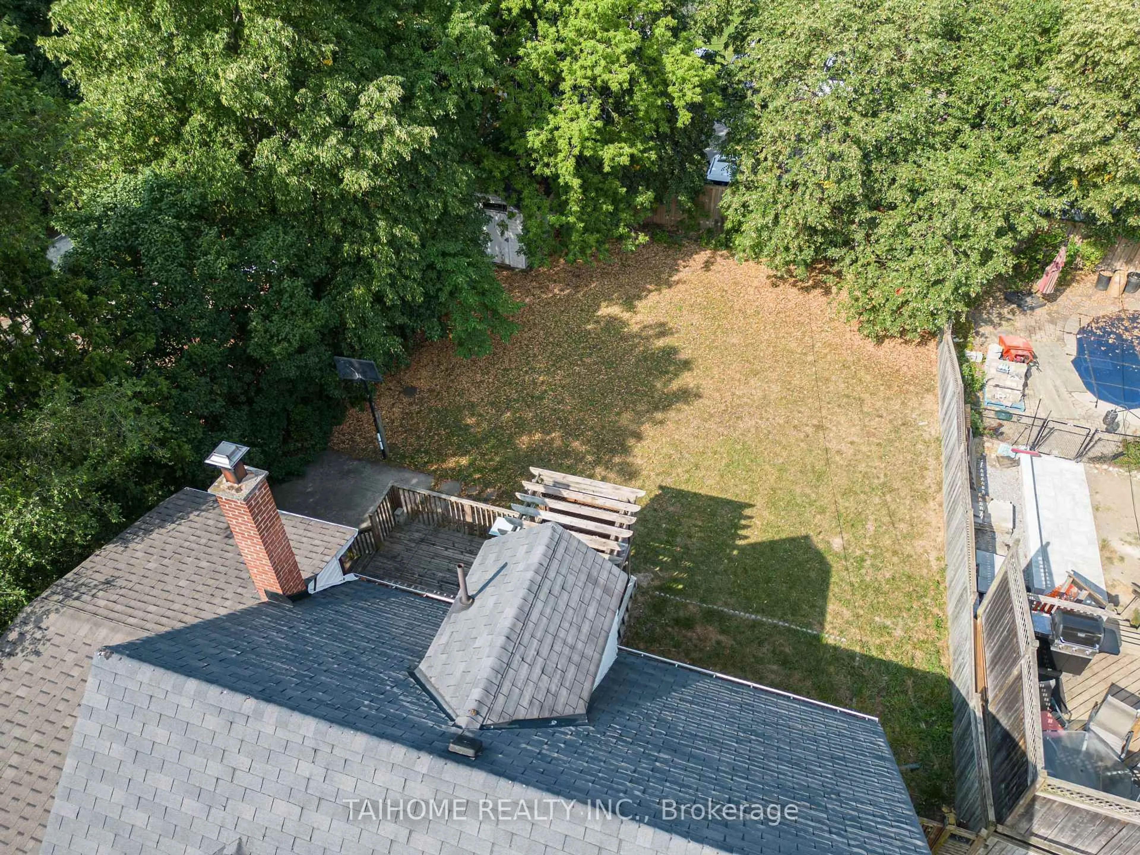 A pic from outside/outdoor area/front of a property/back of a property/a pic from drone, city buildings view from balcony for 47 Dromore Cres, Toronto Ontario M2R 2H4
