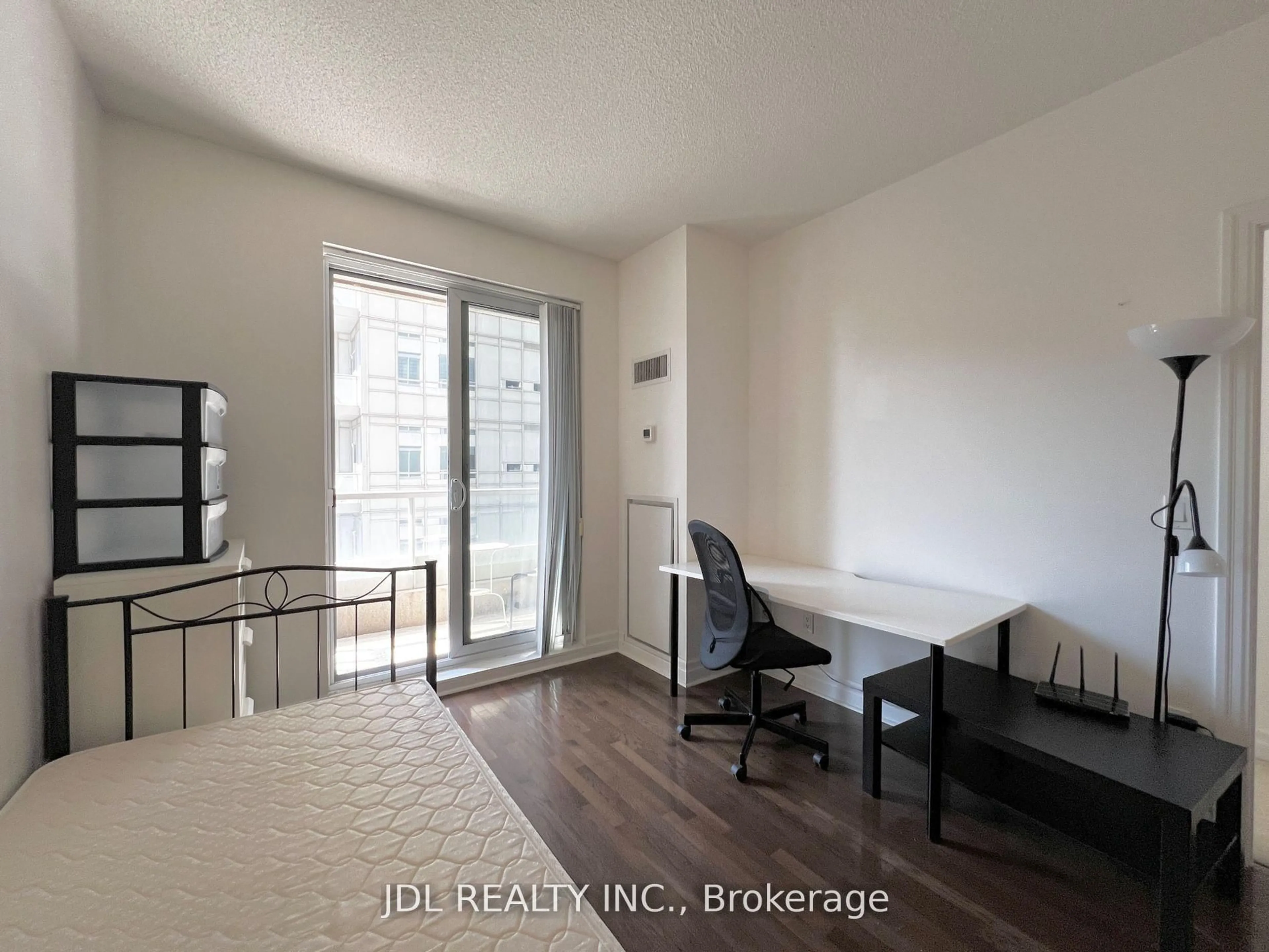 A pic of a room for 35 Balmuto St #1507, Toronto Ontario M4Y 0A3