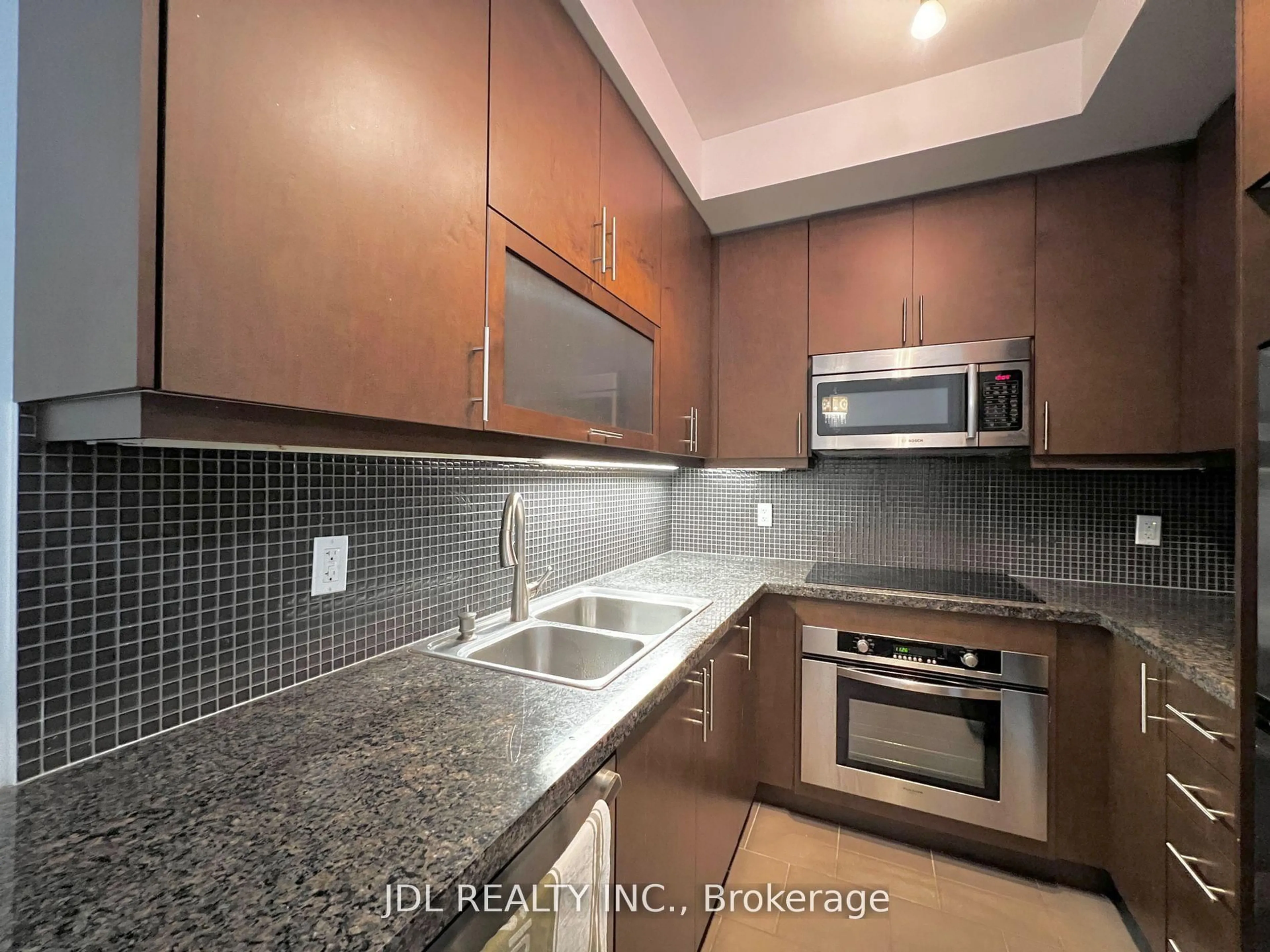 Standard kitchen, ceramic/tile floor for 35 Balmuto St #1507, Toronto Ontario M4Y 0A3