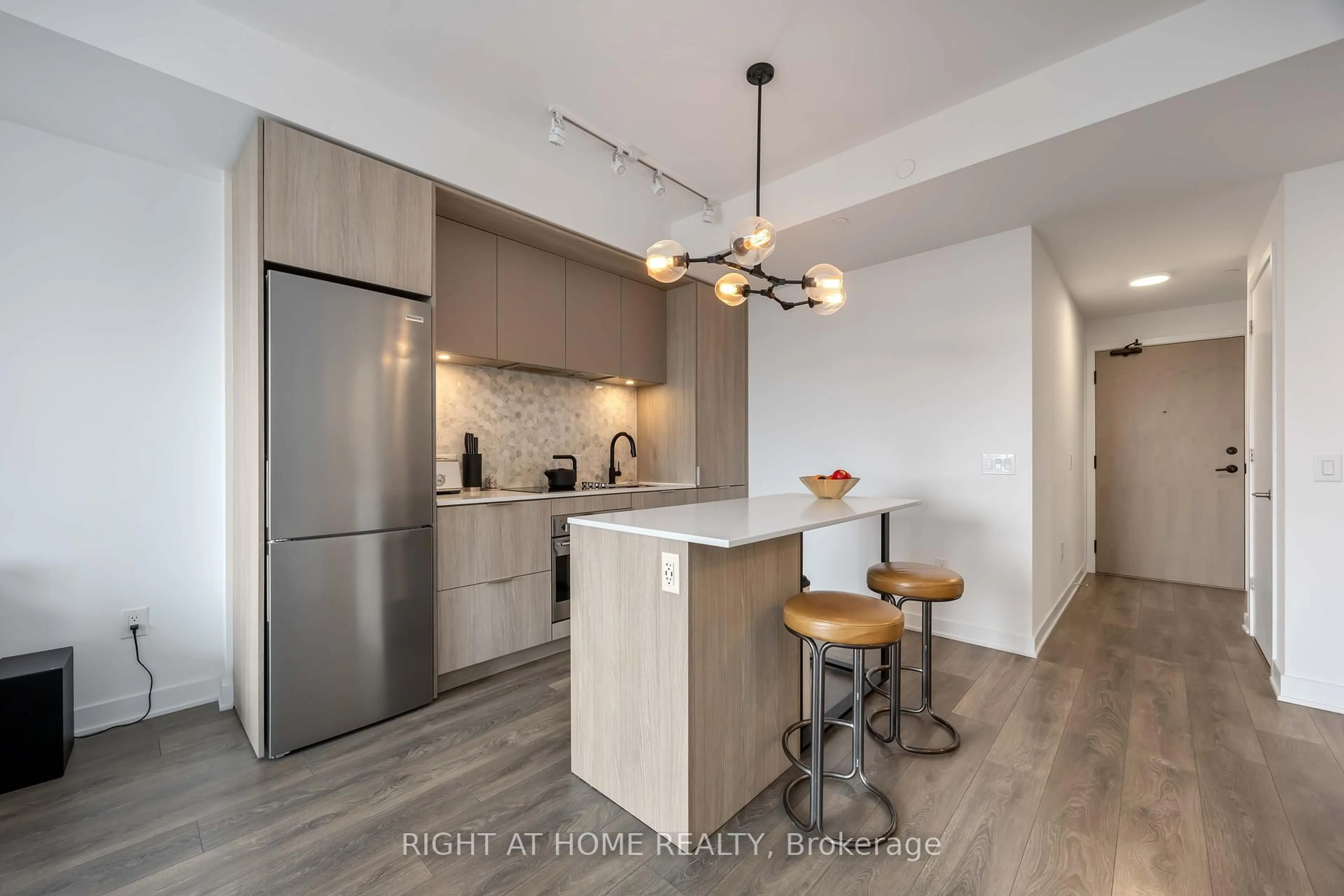 Open concept kitchen, wood/laminate floor for 130 River St #601, Toronto Ontario M5A 0R8