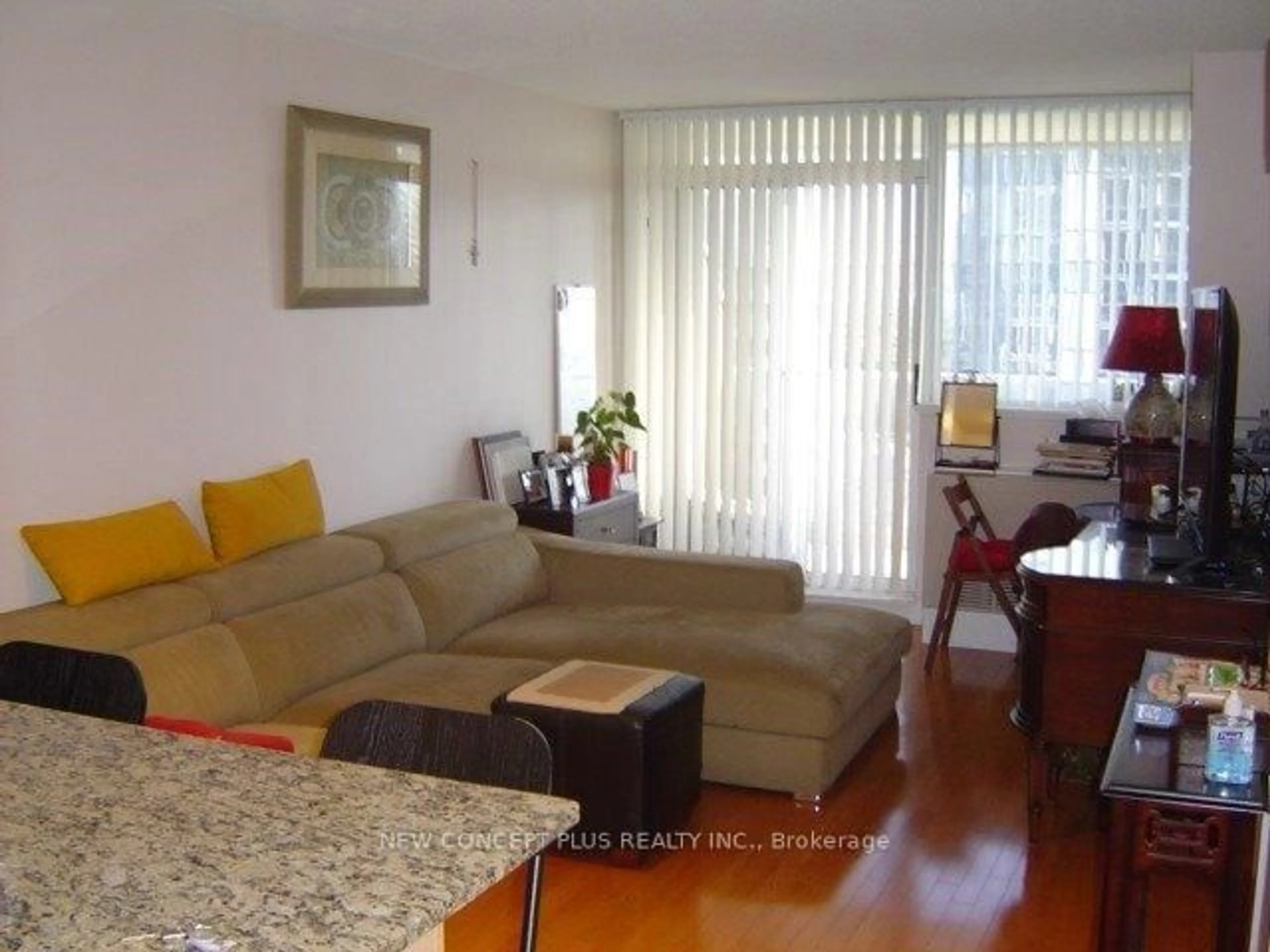 Living room with furniture, wood/laminate floor for 5791 Yonge St #2501, Toronto Ontario M2M 0A8