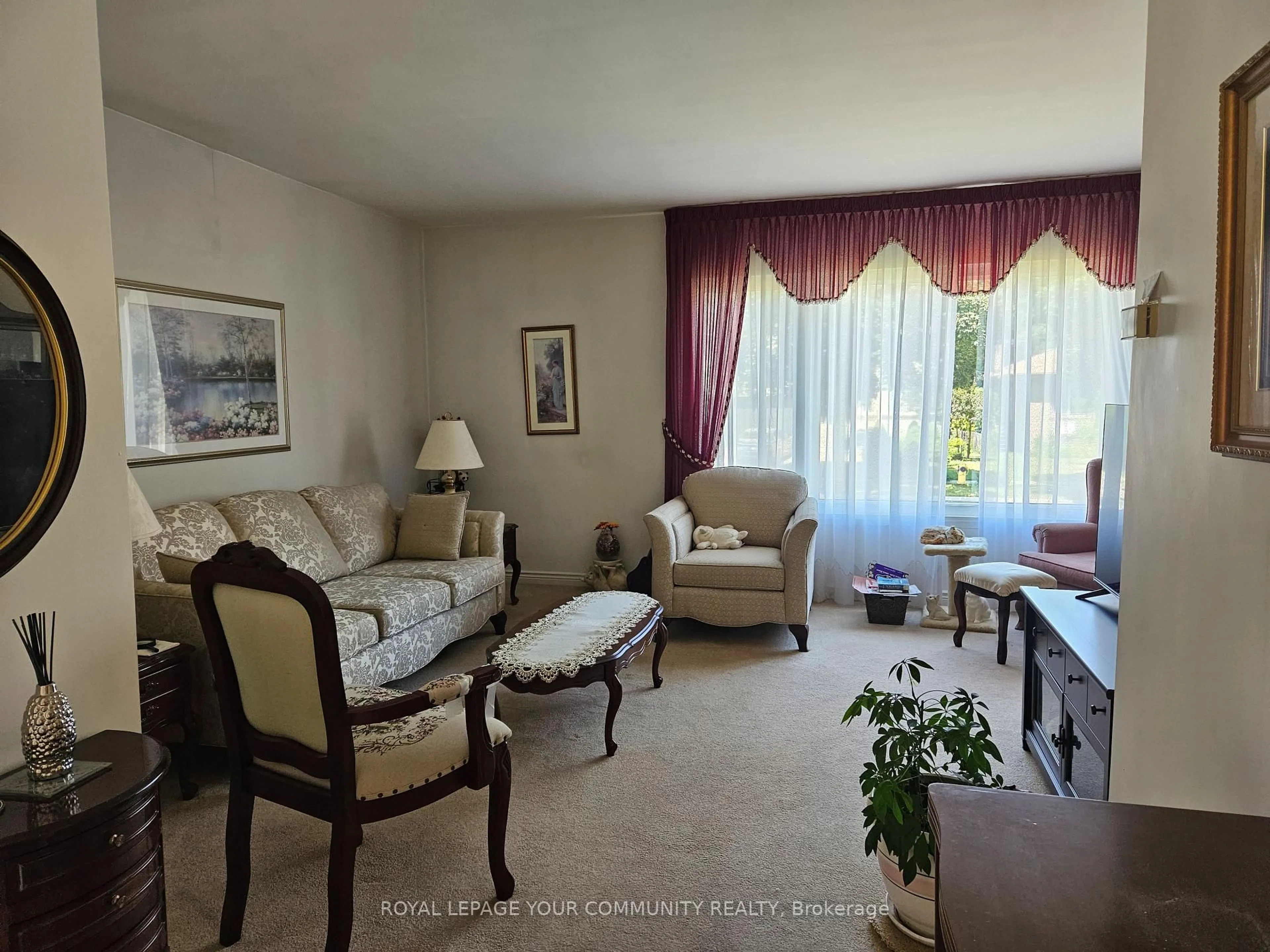 Living room with furniture, unknown for 317 Connaught Ave, Toronto Ontario M2R 2M1