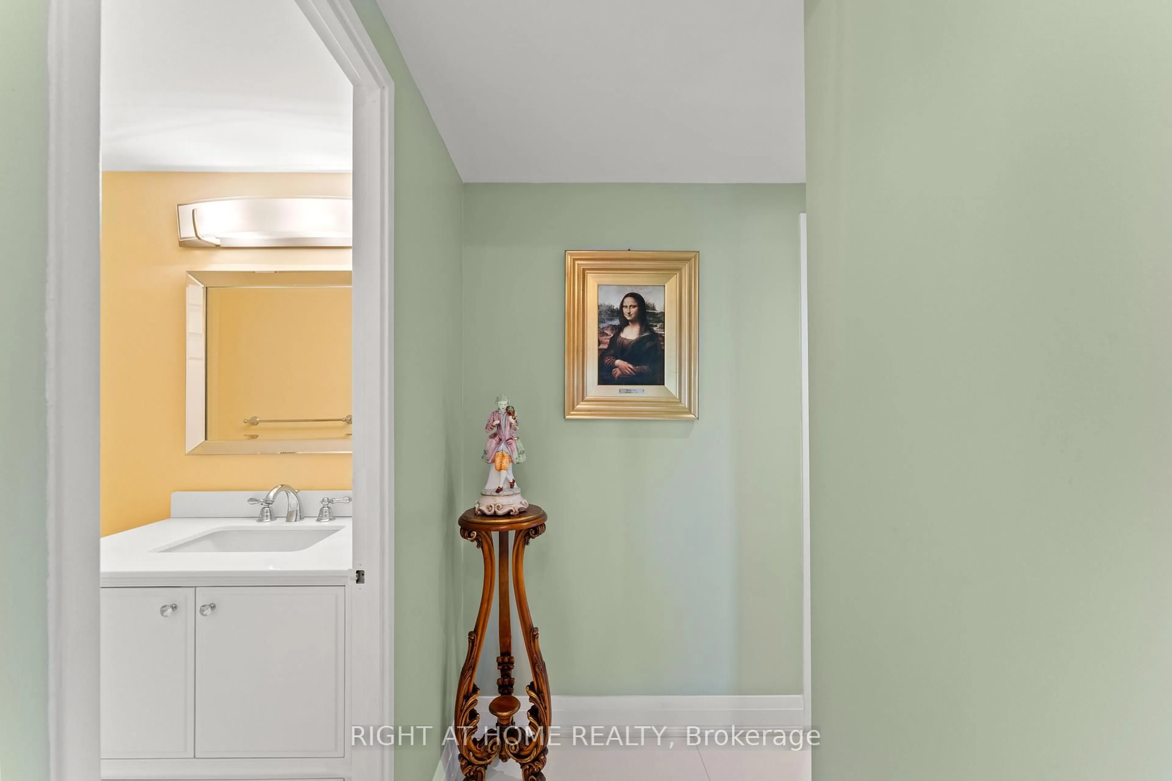 Standard bathroom, ceramic/tile floor for 3 Concorde Pl #1503, Toronto Ontario M3C 3K7