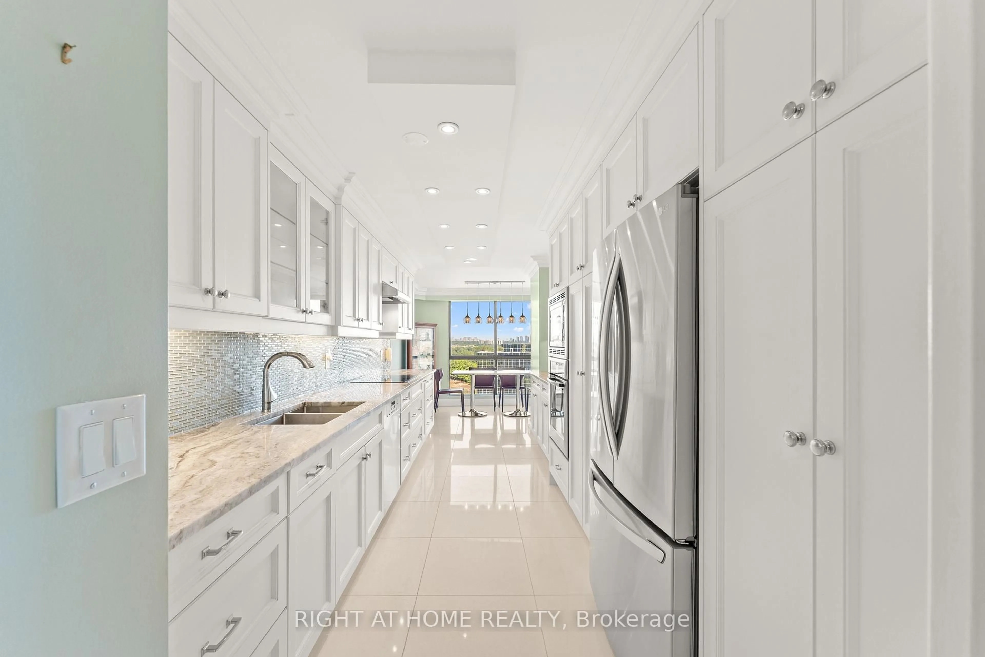 Contemporary kitchen, ceramic/tile floor for 3 Concorde Pl #1503, Toronto Ontario M3C 3K7